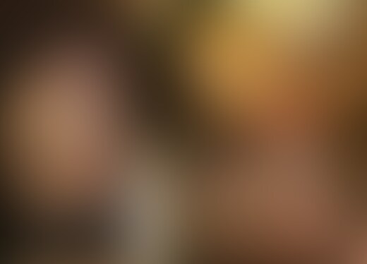 この子はおそらく20代前半のOLさんでしょうか。
優しげでかわいらしいお顔に大きなお胸の素晴らしいスタイルをしておりました。
まずはいつも通り背面をオイルたっぷりでマッサージしてあげます。
座らせて後ろから入念にお胸のマッサージ。
「こんなところまでマッサージするんですね…」と訝し気な感じでしたが効能を説明して納得していただきます。
とても大きくて柔らかいお胸の乳腺に沿ってゆっくりと揉み上げて老廃物の除去をしてあげます。
お胸を揉み上げながらキレイな乳首に指を這わせていくうちにうっとりとした表情に変化していく様子が見て取れます。
鼠径部の際どい部分に指を這わせてマッサージしてあげながら少しずつ指をアソコに近づけていきます。
気まずそうに苦笑いを浮かべながらも時折身体をくねらせて切なげな吐息を漏らしておりました。
紙パンツの中に手を突っ込むと両側の鼠径部をマッサージしながら敏感な部分に触れてみると、困惑しながら手をどけようとしておりましたが既に大量の愛液が流れ出しています。
サービスの一環としてクリトリスをねっとりと擦ってあげると、心では抵抗しながらも身体では抗えないようで徐々に身を任せて快楽に浸っていきました。
ぐちょぐちょと音を立ててしまう程に濡れそぼった膣内に指を差し入れながらクリトリスを刺激してあげると喘ぎ声が激しくなり恍惚とした顔に変わっていきます。
私のビンビンに勃起した○○○を触らせてあげると、待ちきれないといった様子で扱きながらねっとりとしたフェラチオを自らし始めてしまいました。
ここまできたら私も最後までお付き合いしなくてはなりません。
挿入の打診をしたところ、一瞬は困惑されておりましたがすぐに私の上に跨って自分から○○○を膣に深く入れていきます。
奥大きなおっぱいをぷるんぷるんと揺らしながら自分で腰を動かし、膣の奥に亀頭を擦り付けながら激しく喘いでおりました。
バックでもたっぷりと突いてあげてから、最後は正常位でお恥ずかしながら大量の精子を彼女の身体中に発射してしまいました。 (2/2)