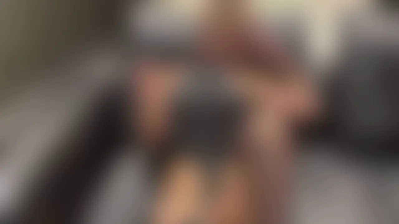 さつまいもサイズの極太チンポのフォロワーさんと巨乳スレンダー超絶美女と3Pしたらイキ狂ってました。。 (2/2)
