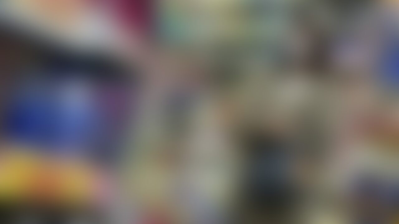 パンチラ19の本編動画。
家具を探しにたまたま買い物に出ていたおじさん。
そんな中エスカレータを登ろうとするミニスカ女子を発見。
落ち着いてる雰囲気なのにこんなミニスカを履いてるなんてスカートの中が気になる。
カメラをONにしてそのまま尾行。
撮れ高的にはガッツリパンツを捉えているところはあったがもう少し頑張れた気がする。
でも警戒心も強そうな女の子に行けなかったおじさん反省。
でもリアルな大人しめの女の子のパンツを撮れたのは満足。
皆様にもっとパンツを届けられるよう頑張ります。 (2/2)