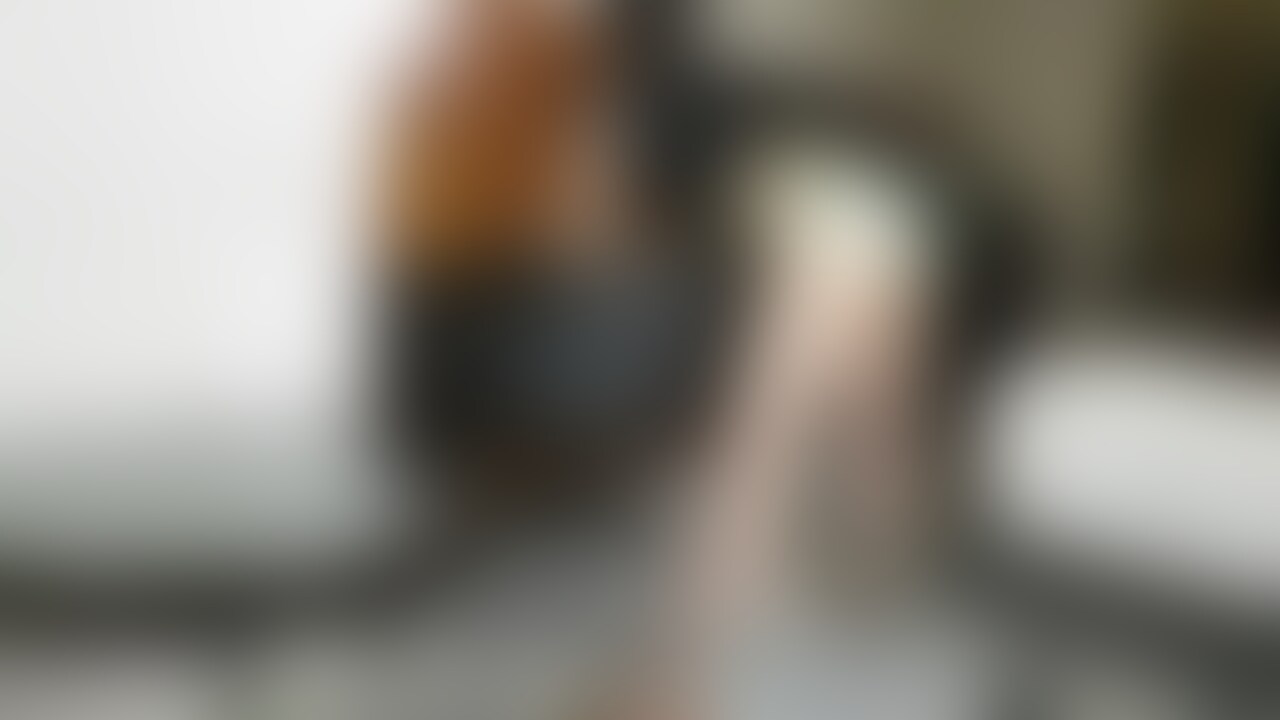 #004_ANちゃん
「ガニ股バックで大放尿!」(動画)
Ekusiad一押しのANちゃんです(^_-)-☆
彼女のぱっくり開くおま〇こと、そこから放たれる放物線は正にアート!今回はバックからじっくり観察できる作品となっています(#^.^#)
アジアンな衣装がとっても似合っているANちゃん。スリムでナイスなスタイルがお分かりになるかと!前半は正面立ちポーズからのガニ股ポーズです。後半はいよいよバックでガニ股シーンとなりますが、おしっこシーンは2アングルで2ストーリーに仕上げてみました。
最後の動画です(#^.^#) (2/2)