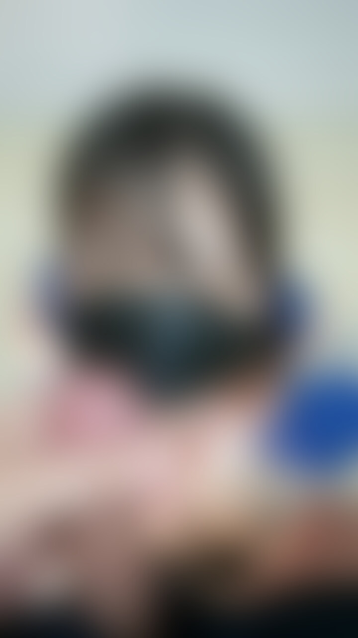 【主観アングル】えちえちビキニニットでフェラ…めっちゃたくさん顔射された💦💦

この動画は超濃密えちえちコース限定動画です！！

今回は初めてのアングルに挑戦してフェラを2アングルで撮影してみたので次に投稿する動画も見てくださいねっ👀
こちらの動画はフェラをメインに楽しんでもらえますっ！！

可愛いえちえちニットでフェラ抜きしちゃいました…
かたいおちんちんを見てるとむらむらしてくるので今日もオナニーしちゃってます…🫣🫣

最後は顔にめっっちゃたくさん射精されちゃいました…♡
ドロドロで臭かったです💓

かのんの顔にたくさんかけてねっ🫶🫶🫶 (2/2)