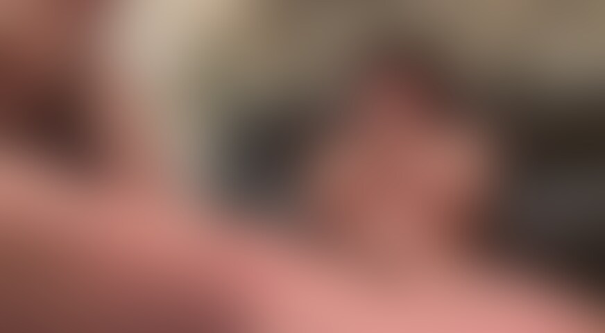 顔バレバレ！？
今日はソファーで❤️
動画投稿します㊙️ (2/2)