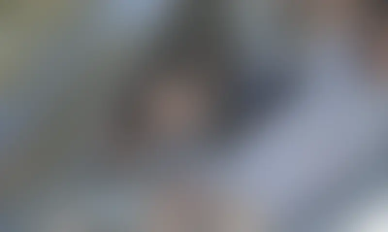※こちらの商品説明は、可能な限り映像委託者から映像と共に頂いたテキストを元にしておりますが、一部、再構成しております。
-----------------------------------------
需要があるかは分かりませんが送ります。
河川敷沿いの運動公園の大型パーキングでカーセックスをはじめた中年カップル。
40代くらいに見えました。
散歩していたら窓全開でおっぱじめたので離れたところから撮影しました。
平日の昼過ぎの郊外ですから昼寝のトラックくらいしかだだっぴろい駐車場には停まっている車もなりとはいえ、かなり大胆です。もしくは誰かに見られたい露出狂カップルだったのかも知れません。
-----------------------------------------
動画:8:12
1280×720
※こちらはシチュエーション動画になります。
※被写体の年齢確認は確実に行っており、年齢確認書類のコピーも所持しております。 (2/2)