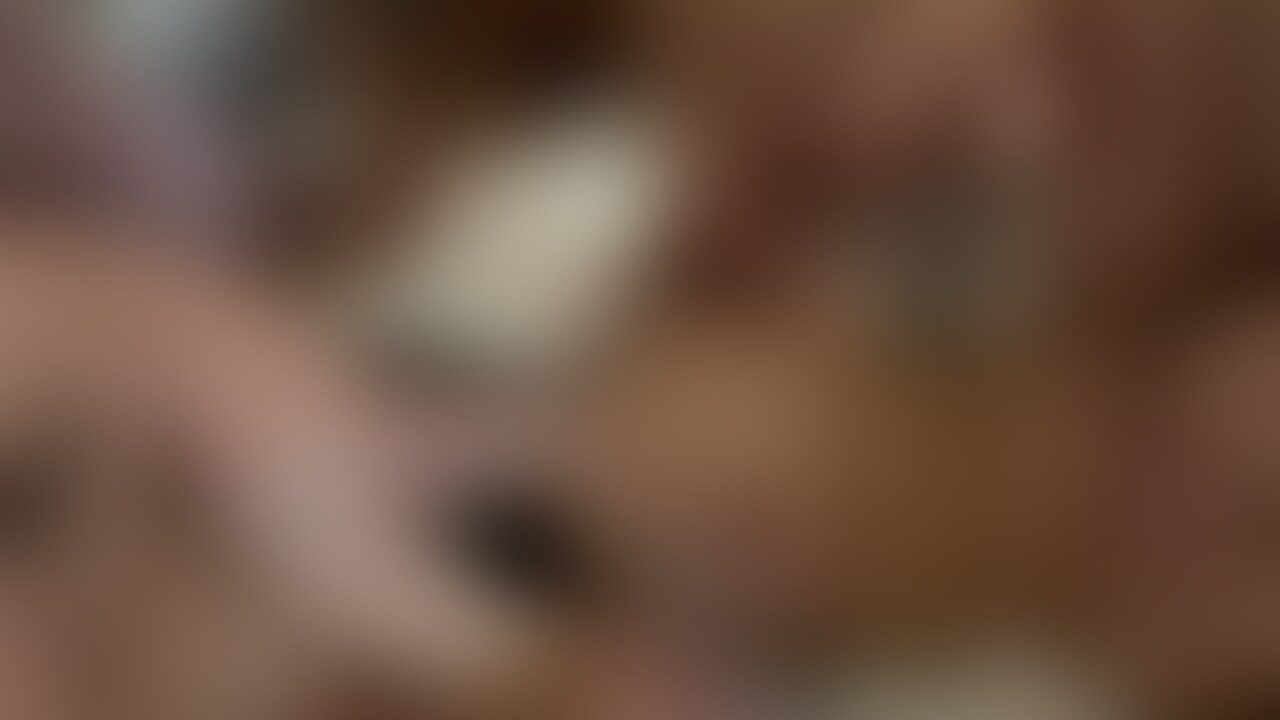 後半も男たちの興奮は止まらず、乱交は後半へ続いていく。
完全に女の子も、ちんぽに溺れていく。 (2/2)