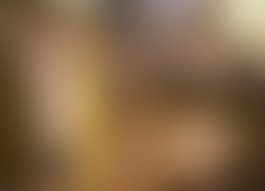 この子はおそらく20代前半の社会人の方かと思います。
非常にスレンダーなスタイルをしていながら、豊満でハリのある美巨乳が美しいです。
まずはいつも通り背面をオイルたっぷりでマッサージしてあげます。
座らせて後ろから入念にお胸のマッサージ。
豊満で美しいお胸の乳腺に沿って揉み上げるように流しつつ上下に揺らして老廃物を散らしてあげると「えっと…何してるんですか?」と警戒しておりましたので、しっかりとマッサージの効能を説明してご納得いただきます。
ゆっくりと下から持ち上げるようにして乳房を揉み上げながら乳首に指を滑らせていくと、ピンク色のかわいらし乳首が少しづつ硬く尖ってくる様子が分かります。
仕上げに両方の乳首をソフトタッチで刺激してあげると、苦笑いを浮かべながらもウットリとした表情で感じてしまっているように見受けられました。
仰向けにねかせて鼠径部の際どい部分に指を這わせてマッサージしてあげながら少しずつ指をアソコに近づけていくと、「ちょっと待ってください!」と身体をビクッと震わせておりました。
しかし股関節は身体機能の重要な部分でありますので、しっかりと説明をしながらさらに奥まで手を這わせていきます。
「これってホントにマッサージですか…?」と猜疑心が芽生えてしまったようでしたが、次第にトロンとした目になり私のマッサージを受け入れていく様子が分かります。
股関節をマッサージしつつ軽くアソコも撫で上げながら、紙パンツの中に手を突っ込んで両側から包み込むようにねっとりと鼠径部をマッサージしていきます。
吐息を荒げながらも「マッサージじゃないですよね…?」と相変わらず疑っておりましたが、中心部にゆっくりと触れてみると既に溢れ出さんばかりに愛液が滴っておりました。
オイルと愛液でヌルヌルになっているクリトリスにそっと指を這わせて優しく擦ってあげると、我慢できなくなってしまったのかだんだんといやらしい喘ぎ声が漏れ聞こえてきます。
膣内を指で刺激しながら同時にクリトリスを擦っていると、「あっ…ダメ!イっちゃう!!」と激しく喘ぎながら身体を大きく痙攣させて絶頂に至ってしまったようでした。
大きく息を吐きながら快楽の余韻に浸っている彼女の唇に優しくキッスしてから私のビンビンに勃起している股間を触らせてあげます。
あんなに猜疑心の強かった女性が私の○○○を愛おしそうにシゴきながら、口を開けてぱっくりと咥え込む姿はとても興奮してしまいます。
ここまできたら私も最後までお付き合いしなくてはなりません。
「入れるんですか…?やっぱりマッサージじゃないですよね」と言いつつも笑顔で私の○○○を受け入れ、すぐにいやらしい喘ぎ声を上げながら快楽に浸っているようでした。
ギンギンの○○○を膣奥までグリグリと刺激してあげると「あぁ…!イク!!」と身体をビクンと大きく跳ね上げながら再度絶頂してしまいます。
スレンダーな身体を激しくよじらせながら、美巨乳をぷるんぷるんと揺らして激しい快楽に悶える美女は非常にいやらしいものですね。
バックや騎乗位でも激しく突き上げてあげると淫らに腰をくねらせながら何度も快感に浸っており、身体をガクガク痙攣させながら「待って…!ヤバイ…またイっちゃう!!イクイクイク!」と淫らに快楽を貪っておりました。
私も彼女の乱れ具合に興奮してしまい、最後は正常位でお恥ずかしながら大量の精子を彼女の身体中に発射してしまいました。 (2/2)