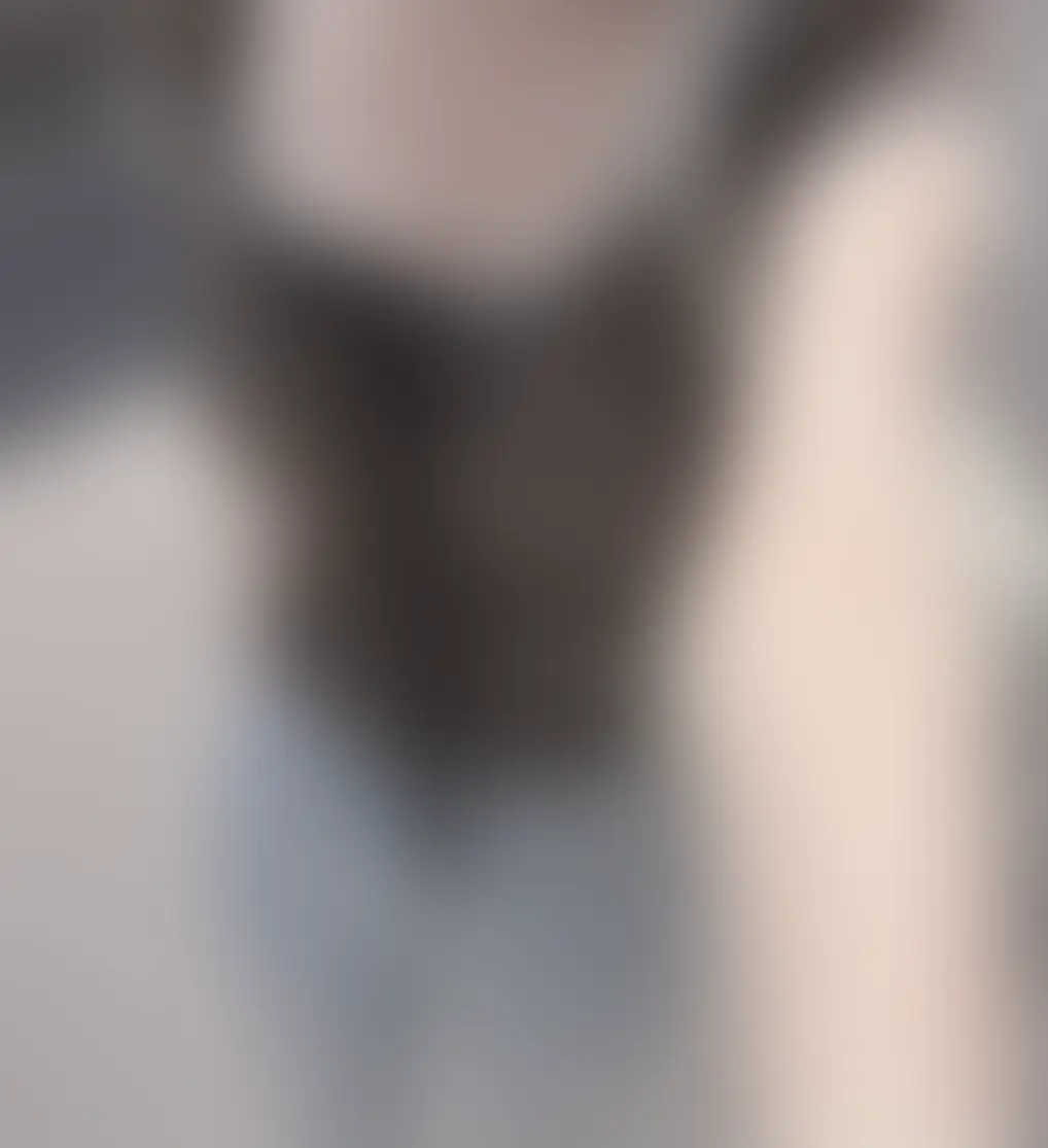 白乃あいり👀「今日は学校行ってバイトして、ちょっと忙しい日だったよ〜 やっぱりジーパンはちょっと暑いね（ ; ᴗ ; ）」の投稿サムネイル