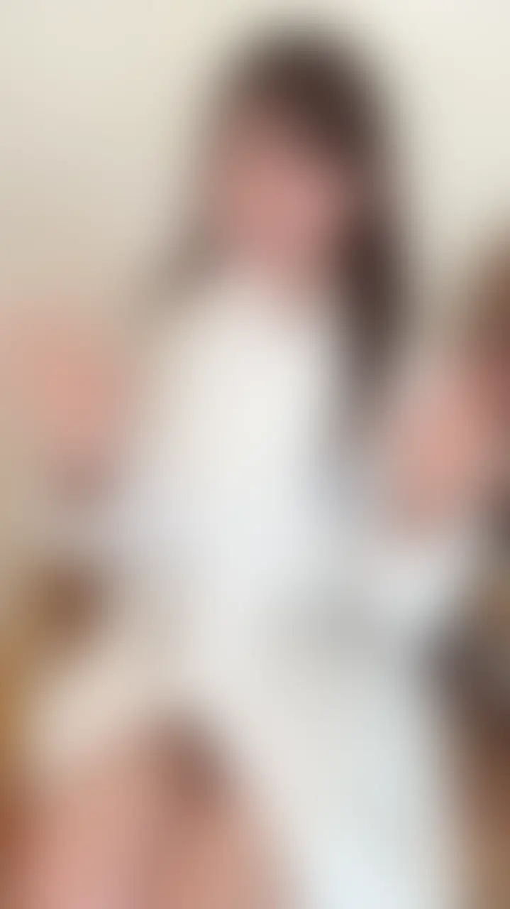 【顔出し版】競泳水着で🩱電マおもらし💦
こちらはらぶ・すべてプランの顔出し版です♡
*特定防止のため鼻周りだけ少しぼかしています🙏
パルフェットさんの変形型
えちえちデザインの競泳水着、
お尻や横乳が強調されて恥ずかしい〜💦
ツルツル光沢の生地もえっちです🙈
今回はまずは電マにて…
じゅわわわと…
気持ちよくなってしまいました(*ノノ)
食い込みのお股やおもらしで
水着の色が変わってしまうところなどが
特に恥ずかしいです///
次回は後半ディルド編も載せるので
そちらも楽しみにしててねっ🙈 (2/2)