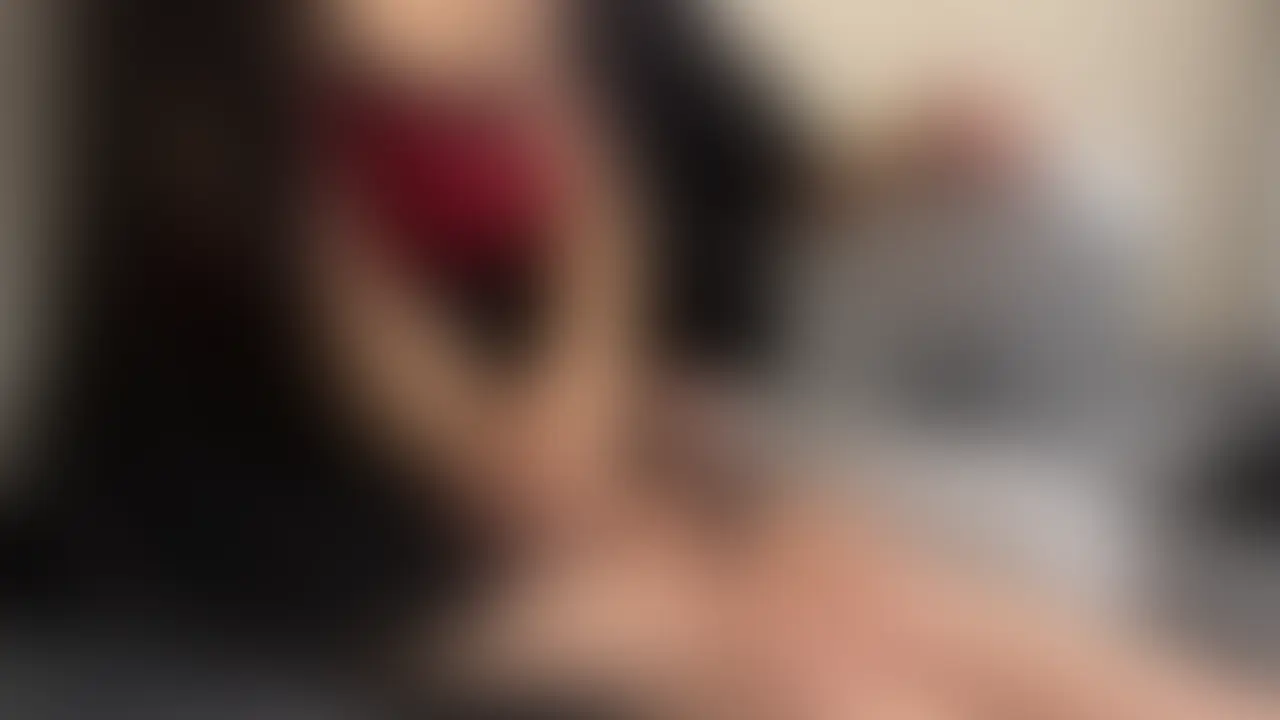 この動画にいいねとフォローお願いします💕✨
人生で初めてのパイズリしちゃいました...
パイズリのリクエストをたくさんただいたので、やったことなし、自分がやる事になるとは思ってもいなかったから緊張と不安で一杯...😵💫💕
体勢とかやり方の何から何までわからなかったので、
調べたらいろんな種類があったので色々やってみちゃいました笑
上手にできてるか、わからないけど自分的には結構上手くできたかな?笑
その後、『四つん這いになって舐めて』ってりっくんに言われたからやってみたら,ちょうどお尻丸見えでだいぶ恥ずかしかったです笑🫣💕
あとあと!
寝バックで挿れられちゃったんだけど、そのアングルが生々しくて今回のエロエロポイントかも🔞笑
りっくん最後2回イってるし、えっち終わったかなと思ったら最後の最後でまたイかされっちゃったし盛りだくさんな動画になりました笑🤣
リクエスト、感想コメントたくさんお待ちしてます💕 (2/2)