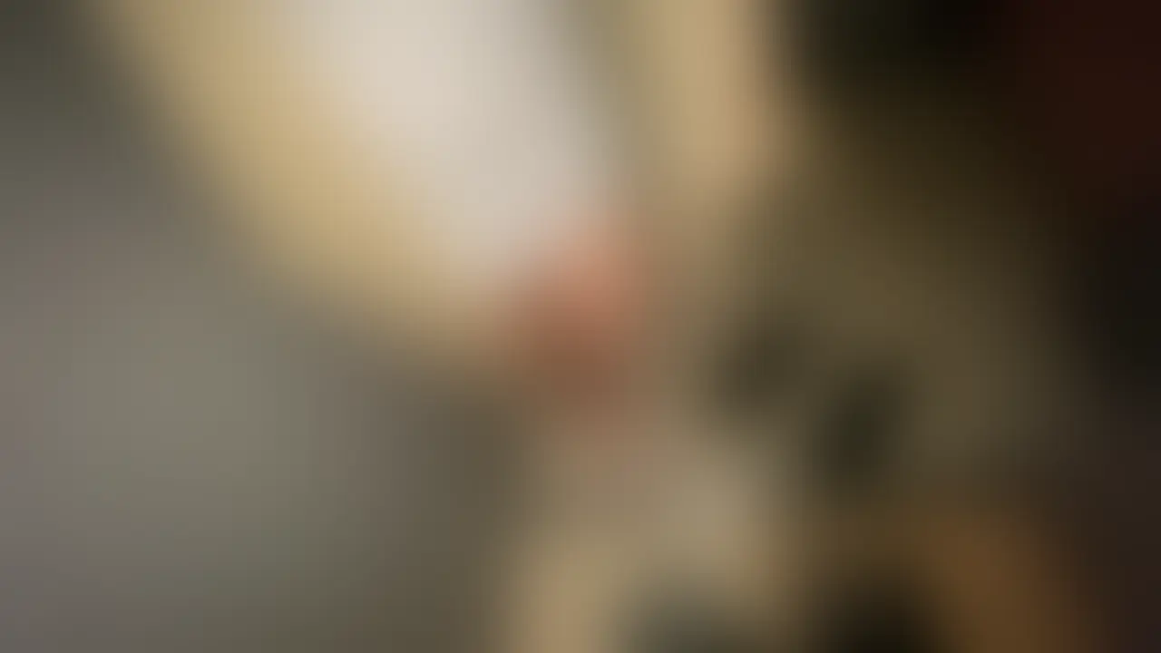 「エッチしたい…」って言って泣きじゃくるセックス依存症のセフレ
セフレとラブホでハメ撮りした動画です。
見た目はイマドキのギャル系で気が強そうに見えるかも知れませんが、実際は性に依存した従順なスケベ女です。
セックスや僕への依存度が尋常じゃないんです。
「もう1回(セックスを)シタい…」って言って涙を流す子はそういませんよね。
でも彼女がまさにそういう子なんです。
男に抱かれることで得られる安心感。
それがないとダメな典型的なタイプって感じです。
今回撮ったハメ撮りでは、目隠ししたり腕を拘束したりメチャクチャやってます。
カメラ目線で感じまくる僕のセフレ子でヌイてもらえたら嬉しいです。 (2/2)