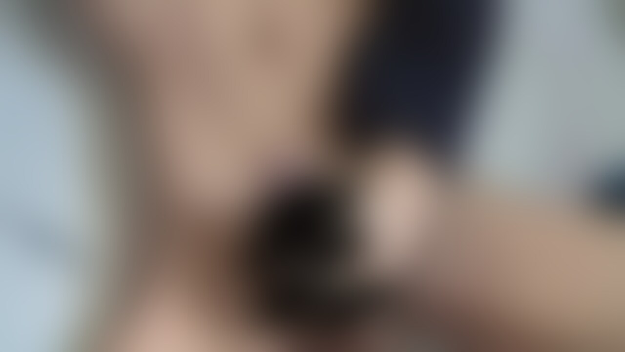 顔まで飛んだ😔 sample 1