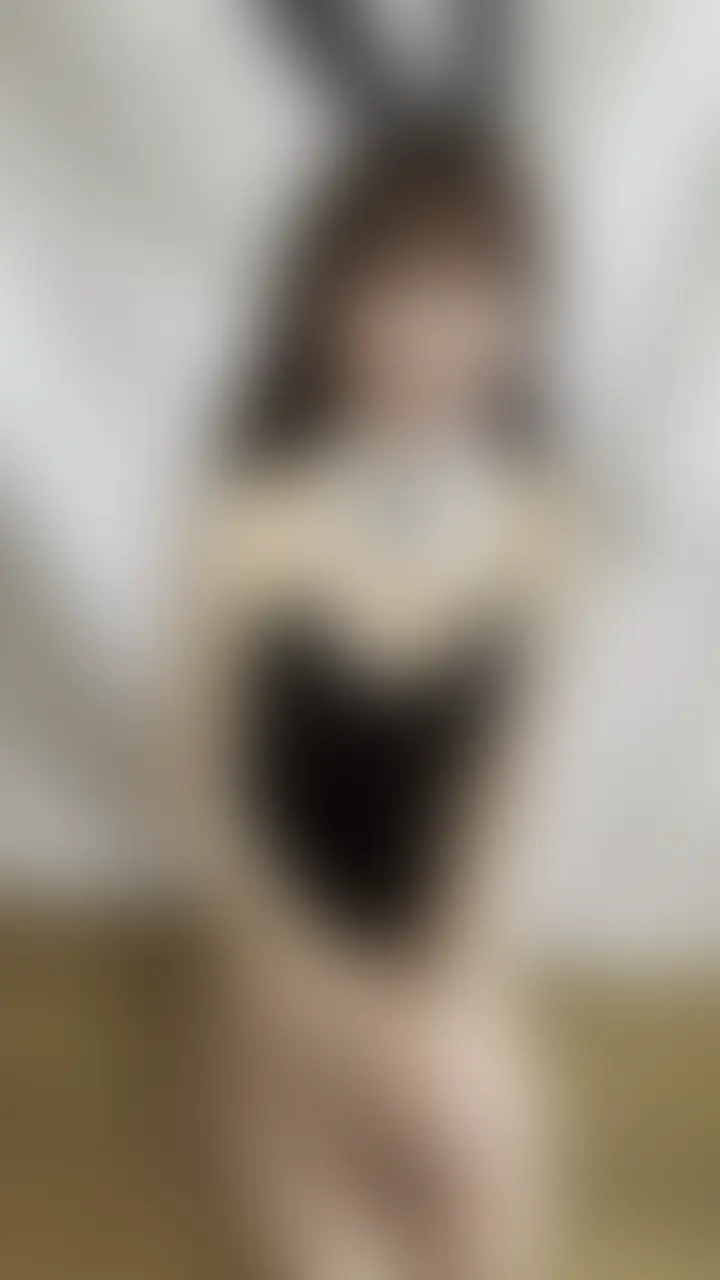 【連続イキ】テンタクルンルンで腰振りが止まらないバニー♡おっぱいはみ出たまま絶頂が止まらない…
お気に入りのテンタクルンルン、
ぬるんぬるんで気持ち良すぎるから
頻繁に使わないように我慢してたんだけど…
使いたくなっちゃって
前回よりもよりフィットする形で使ってみちゃった…💕
(初めてのテンタクルンルンはこちら)
https://mfco.link/niZFI6qM
腰ふりふりと言えば、
性欲の強いうさぎさん…ということで
バニーガールも着ちゃった👯❤️
Gカップが中盤からはみ出たままで、
ぷるぷる揺らしながらいっぱい腰を動かす姿は
きっと騎乗位好きさんにはたまらないはず…💕
たくさん堪能してください💗 (2/2)