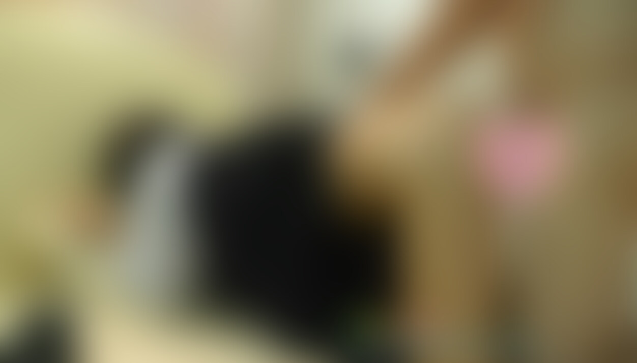 今回も○○○がモモンガ○○○リフレの面接を受けに!
僕は毎回コレが楽しみで♪
今回もモモンガ○○○リフレで性行為をさせられるのは知らずに来た○○○で当日実技試験をやると言われ・・・・
ラブホに連れ込まれ殆ど無言になってしまってましたが裏オプができるかの実技試験を実施
今回の動画の前に既に中出し1発を決めているのですが僕のシンポはまだ実技試験をヤリたくてヤリたくてwww
まずは手コキで僕の中出しチンポを大きくしてもらいます
そのぎこちない手つきに速攻勃起する面接官チンポ
そして今度はフェラチオ実技試験です
1発目の実技試験時に「フェラチオは吸い込むようにして下品な音をたてて」っと言っていたのでこの○○○は
ちゃんと実践
あまり音は出ていませんが多少下品な音が出て
また熱心にやってるので気持ちいい
もう試験官チンポは挿入したくなりwww
2発目の中出しはバックでやり子宮内により精液を注入したくなったので制服姿のままバックで挿入!
1発目の中出し精液でズルズルの膣内は直ぐチンポを受け入れ中はドロドロで超気持ちいい!
中出しされた精液を○○○の膣壁に擦り付け中に残っている精液がグチュグチュと音をたてヤバいエロさが!
またバックだとより子宮口を押し開く様にチンポが当たるのでベットの枕に顔をうずめじっと耐える○○○
相当気持ち悪いのか嫌なのかその様子がハッキリ判りますwww
そんな○○○のオマンコで試験官チンポも気持ち良くなり2発目の中出し射精が!!
「2発目イクよ!」っと言いチンポを子宮口に強く落ち着け思いっきり射精開始!
動画を見て頂ければ判りますが射精の間チンポをずっと根本までオマンコへ入れ射精しているのが判るかと
やっぱり中出し射精はオマンコの1番奥子宮口で射精しないと中出しじゃないですよねwww
それに僕
は射精量が普通の人の2,3倍は出るので2発目中出しでも相当な量
それが証拠に中出しが終わり満足したチンポを引き抜くと可愛いオマンコからはドロ~っと濃い精液が垂れ流れて!
やっぱ撮影で中出し性行為をしたらオマンコから垂れ流れてくる精液を撮影しないと!
今回もモモンガ○○○リフレの中出し面接も超気持ちいい面接で終了!
面接官チンポもこの○○○は合格と言っていますwww (2/2)