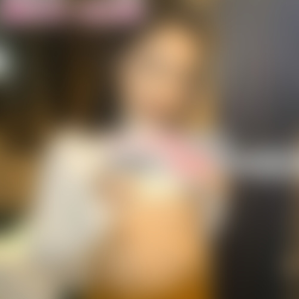 【顔出し】ミニ炉莉NTR 卑猥な貧乳エロ若妻
とっても可愛くてエロい人妻です
知り合ってまだ1ヶ月ですがお互い身体の相性が良くて
会うと速攻でホテルでハメまくりです
この日もホテルに向かう途中我慢できなくて車中でフェラさせました
ホテルでも日ごろの鬱憤を晴らすように他人棒で淫らに喘ぐ奥さま
旦那以外の精子を膣内に受け入れる卑猥な人妻です😍 (2/2)