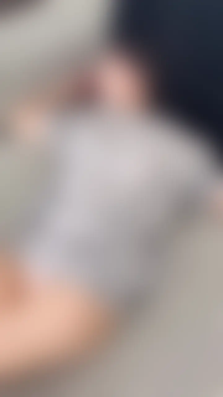 【いいね＆保存してくれた方の中から抽選で３０名様に本編動画の🎁プレゼントあり✨️】
 ※最後まで読んでください🥺🌟
 
 いつも応援してくれてありがとうございます🩷
 今回も感謝の気持ちを込めて、フォロワーさん限定プレゼント企画を開催します🌷✨️
 
 🎯今だけ“プラン加入or単品購入者さん限定”で
 《 完全未公開 ハメ撮り本編動画♡ 》が当たる！？🩷
 
 応募期間は７/２２までの期間限定となります！！
 タイムアップした瞬間、抽選対象外となります⚠️
 
 🎯《応募方法》
 ① このアカウントをフォローしてね！♡
 ② この投稿にいいね＆保存♡
 ③ この投稿のコメントで『すき』って書いてね！★
 ④ 本動画を単品購入orプランに加入するだけ！★
 
 たった 4ステップで“超限定特典”の抽選権をGETしてください🌟🌟
 
 - - - - - - - - - - - - - - - - - - - - - - - - - - - - - - - - 
 ※完全顔出しです。
 

完全プライベートのハメ撮りを初公開です…♡♡
仲良しのお兄さんとお家デートしてお昼寝してる間に襲われてそのまま寝起きでえっちして中出しされちゃいました🥹♡

ガチの寝起きで襲われてえっちしたから、頭ぼやぼやしながらたくさんイキまくったからず〜っとトロ顔で目イッちゃってます、、、プライベートのハメ撮りいつもと違ってすごく生々しいのでいつものりおと見比べてみてください՞⸝⸝•̀⩊•́⸝⸝՞💕💕 (2/2)