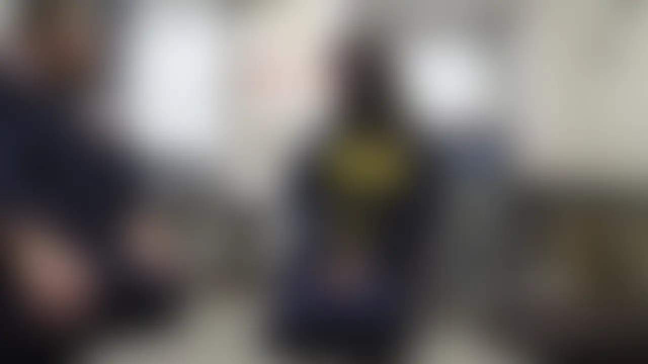 *動画では顔出ししています🥰
【匿名度AA:トップシークレット!】ベーカリー@原宿/童顔ミニマム妻(28)/キスだけで即疼く敏感女子が唾液と汗で洗脳堕ち/美乳Dの華奢ボディが中年巨漢の体格差に屈服する/脂肪の塊でか弱い肩を押さえつけ逃げ場封じの床ドンで理性ぶっ飛び/巨漢腹でDカップを潰しながらの激しい突き上げに腰を押し付ける/腹肉の波動がスレンダー肢体を揺さぶりながら絶頂を誘う/肉オヤジの重みで華奢腰を固定したまま突く密着挿入を積極的に求める本性晒し堕ち
汗と唾液で洗脳する嘘くさ爺ぃのセクハラ整体💕
こんにちは、ど素人ポルノ@麗子です。
今回のAVごっこは
原宿のベーカリー🍞🥖 で
パン職人👩🍳としてお仕事をされている
お友達のKちゃんのえち動画🔞です。
お店を訪れる老若男女のお客様を
日々、元気にしている
可愛らしい笑顔✨と
小柄な153cmのボディが
可愛らしいベーカリーの看板娘👩🍳として
ぴったりなKちゃんですけど
実は想像を超えるエロい子です💋
朝早くから生地をこねて焼く
元気で素直な印象の彼女。
でも実はエッチになると大胆💋に変わっちゃう
そんな見た目がチグハグで
変な気を起こす男性を量産しちゃう
可愛いパン職人👩🍳のKちゃん。
そんな彼女には今回、
ビジュアルのコントラストが尋常じゃない
中年でぶおじの暑苦しく滴る汗💦を
全身にじっとり塗り込められながら
圧迫腹で下半身をロックされ
手篭めにされちゃう
セクハラごっくん整体セックスを
楽しんでもらいました💖
「腰回りが痛くなりやすくて…」
施術を受けるために個人経営の整体院を訪れたKちゃん、
デブ整体師にあの手この手👋で乳房や乳首まで揉みほぐされてしまいます。
さらにパンティの中にまで彼の右手が入り込み、
クンニリングス👅や電マ、バイブで刺激されてしまうと何度も昇天💗
エロ施術で身体が火照ってしまったKちゃん、
男のそそり勃ったイチモツ🍌で女性自身を滅多突きにされてしまうと
すっかり“痴”療の虜になってしまいました💕 (2/2)