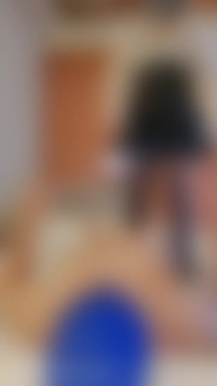 ゆずき様の踏みつけです。
M男の身体を靴で踏みつけ、顔に靴を押し付け
興奮してる様子を見て無邪気に笑うゆずき様を
お楽しみ下さい。 (2/2)
