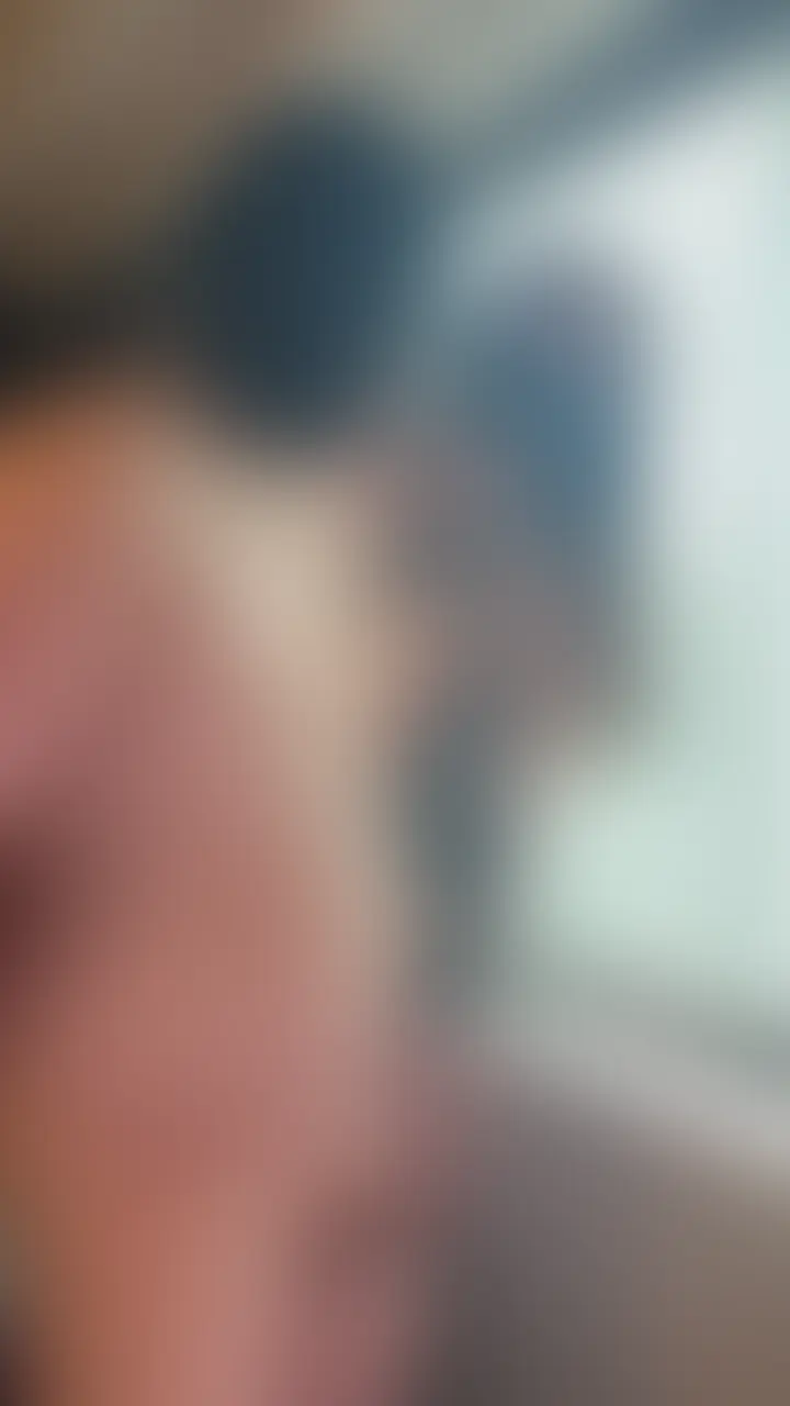 誰に見られてるか分からない窓際で……
腰ヘコヘコしながら快楽を貪ってるところ、見られちゃってるよ?♡ (2/2)