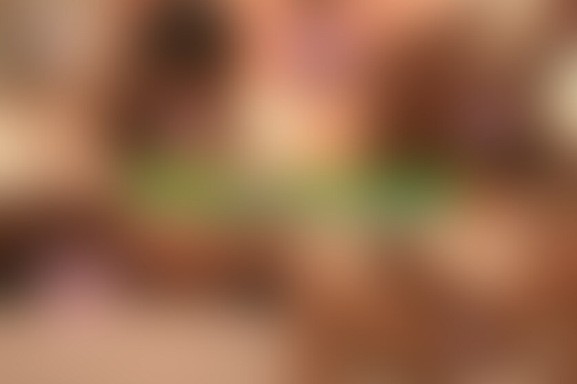 以前マイルーラ避妊は確実と嘘をついてマイルーラ使用での中出しをお願いし中出しさせてくれた○○○のハメ撮り動画です
しかし実際にはマイルーラなど使用せず指だけ入れて完了!
今回の動画をご覧頂ければ判りますが指だけ入れて入れてないマイルーラがビデオにハッキリと写ってます
この時はまだアフターピルなども使用せず、完全に孕ませ目的の中出し撮影!
こちらの連絡先などデタラメで完全ヤリ逃げのなせる技です!
避妊の準備(?)が整ったらフェラチオでチンポを元気にしてもらい生オマンコに気持ちよく挿入!
使い込んではいるものの生中は2回しか経験していない膣内はキュウキュウに締め付けて快感!
思う存分生膣を楽しんだ後はお待ちかねの膣内射精!
この動画を見てる人の中には生ハメや中出しをやった事ない人も居るかもしれませんが、膣内射精は凄く気持ちよいですよ!
中出し承諾を得てる証拠とし「オマンコの中に出して」っと言わせ膣内射精開始!
膣内射精をし脈打つチンポを感じ取って彼女は「超出てるじゃん!」っとビックリ!
射精時間はおよそ40秒、チンポが脈打つ回数は約25回程度で中々の中出し!
最後の一滴まで射精し柔らかくなったチンポを引き抜くと避妊していないオマンコから真っ白な精液だダラーリっと
この○○○とはその後、彼女の友達と3Pをやったのですがその時もマイルーラは入れたふりのみ
流石に女の子2人に避妊無しでの中出しを決めてしまったのでその後は連絡を絶ちました(笑) (2/2)