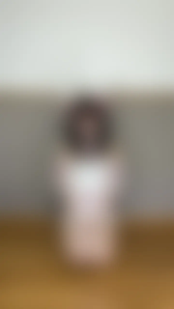 ⛩今回は…艶きつねの白巫女コスでセルフプレイ🦊
(顔出しあり)
【いいね&ブックマーク】してくれたら嬉しいです🥺💗
応援がみずきの原動力になってます✨
今回は、艶やかな白巫女きつねのコスプレで撮影してみました。
神聖で清らかな衣装なのに、中では身体がどんどん火照っていって、
すごい背徳感がありました。笑
最初はゆっくり触れてただけなのに、
巫女服の袖越しに震える手、
熱を帯びた吐息、
止まらなくなる指の動き、気づけばオナニーに没頭していて、最後は我を忘れてイッてました…💗
妖しく乱れていくみずきの姿、ぜひ、のぞいてみてください💋 (2/2)