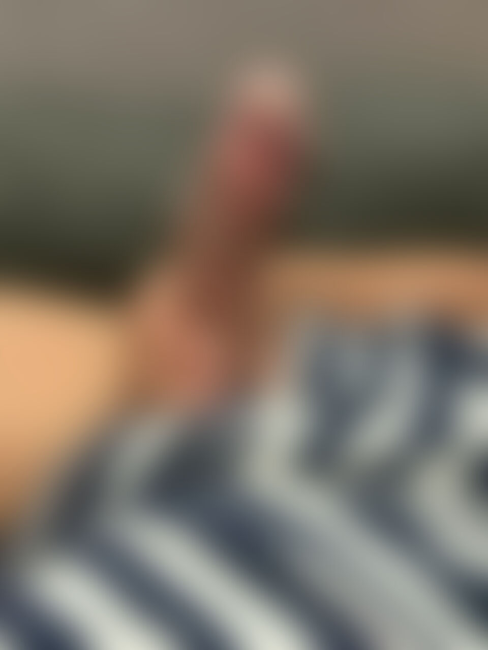 今回は着衣からひょっこり勃起チンコ画像です‼️ sample 5