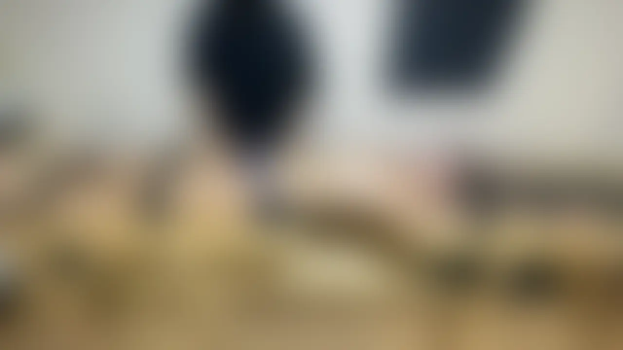 【小柄で華奢な美女・りんちゃんを完全I字拘束でくすぐり責め】
はじめてのくすぐりで、いきなり限界チャレンジ！


今回登場するのは、小柄であどけない雰囲気の女の子・りんちゃん。

華奢なカラダを完全固定できるI字拘束台にガチガチに固定され、
全く動けないまま、敏感なカラダをじっくりじっくりくすぐられます。

くすぐりが弱すぎる彼女は、序盤から大爆笑！

わずかな指の動きにもびくびく反応し、
耐えようとしても笑いが止まらない…。


🔍 見どころ
・小柄で可愛い女の子がガチ拘束＆限界くすぐり

・くすぐり耐性ゼロ！ すぐに崩れるリアルな反応

・わき腹、脇、下腹部…笑いが止まらない敏感ポイント満載

・I字拘束による“逃げられない”興奮感

・最後まで可愛いリアクションが全開！


初登場にしていきなりフルコース。

りんちゃんの“笑って崩れていく姿”、ぜひご堪能ください。


再生時間
32:30 (2/2)