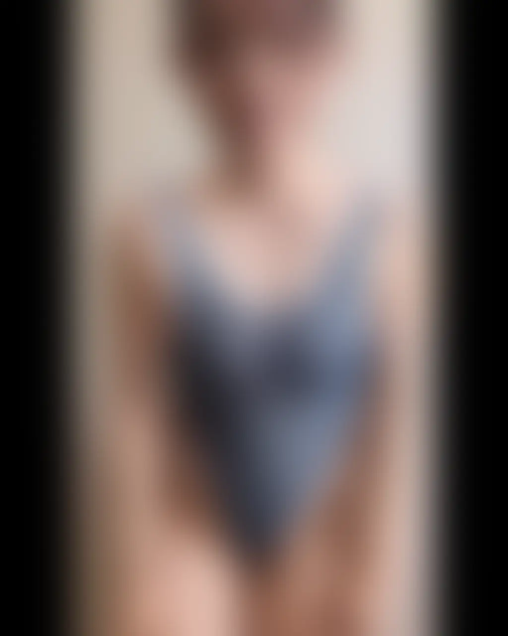 おっぱいもあそこの毛も全部スケスケ丸見えな水着でいやらしいことしちゃいました(*´ `*)
おっぱいには固定ローターをつけて常に気持ちよく、、あそこは水着をかなり食い込んじゃっているから割れ目があらわに。。
入り口部分に擦りつけてスマタしたり自然と水着が上にあがってきてグイグイ食い込むからどんどんあそこがじんじん湿っていっておっきいディルドがすんなり入っちゃう。。(*´ `*) 挿れただけでいきやすくなってきちゃったよぉぉ。。 (2/2)
