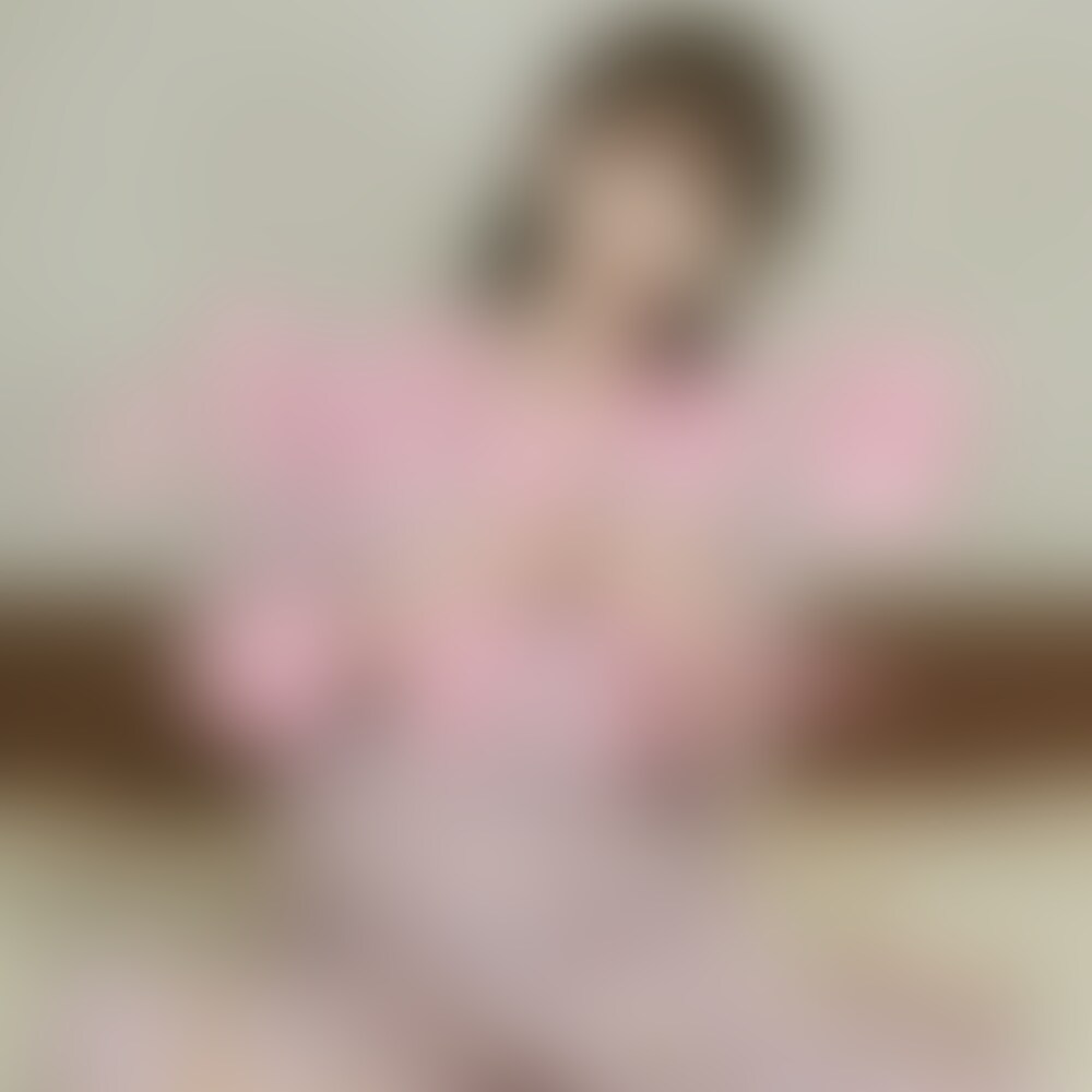 右上の「いいね💕」を押してから読んでいただけると嬉しいです🥹
こんにちは、あかりです🐣
今回は、ちょっと特別な動画をお届けします✨
家でパジャマ姿のまま、完全にリラックスしている状態で撮影しました...。
夜、ふとムラムラした気持ちが抑えきれなくなったとき、
「このままカメラを回したらどうなるんだろう…?」
そんな衝動に駆られて、撮影が始まりました。
「誰にも見られていないはずなのに、あなたにだけは見られている…」
そんな気持ちを抱きながら、ゆっくりと自分の体を確かめるように触れていきました。
寝る前の時間、リラックスしながらも高まっていく感覚。
何も考えずに、素直な自分をさらけ出してしまった瞬間の連続を、そのまま詰め込んだ作品です🥺
パジャマの下で、少しずつ熱を帯びていく私の姿を、ぜひ見届けてください...。
感想やコメント、DMも待ってます!
みんなの反応を楽しみにしています🥰
あかり🐣 (2/2)