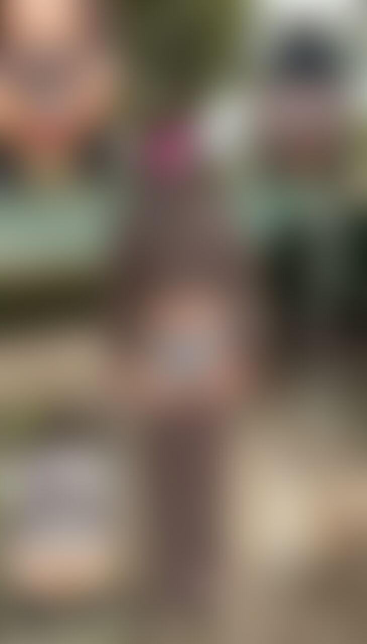 思いのほか寒くてしかも大事な所に穴が空いているパンツにしちゃったもんだから😩
でも厚手の服なのに乳首ビンビンだよね?
なんで?久しぶりに露活だから興奮しちゃうのかな?🥰 (2/2)