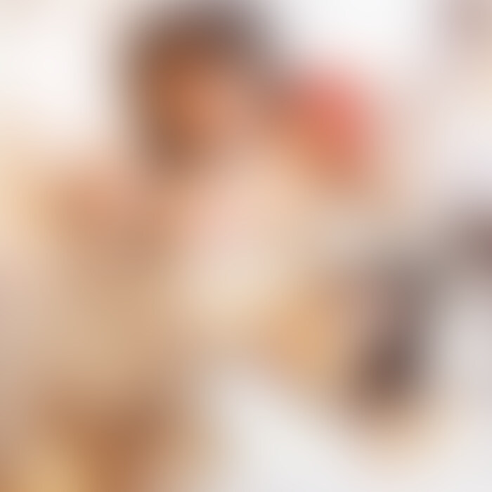 こんばんは🐶♡
今週の新作動画アップです！

今回はBe Your Loverさんからおもちゃを頂いたので
それを使ってえっちしました🎀♡
ご提供ありがとうございます♪

まずはTaraを使ってみました〜
吸うやつとバイブ一体型は安定に気持ち良くて好き🥺
途中でまおくんが来て手コキもしたよ♪
私手コキするだけで気持ち良くなれる体質(?!)なのでトリプルで気持ちよかった🌷

次はみみき！遠隔操作でまおくんに操作してもらったよ🐶
どんな動きするかわからないから、
自分でやるよりドキドキして気持ちよかったかも🥺♡
タップ機能は直接いじられてるみたいですごい興奮した🤤

そして〜、、、
みみきを自分でクリに当てたまま正常位で挿入❣️
ちょっと恥ずかしかったけど新鮮で楽しかった😈✨

吸引の振動が気持ちよかったみたいで
おちんちんいつもより大きく感じたかも…！！

最後は顔にいっぱいかけてもらいました☺️💦
びちゃびちゃになってすごい興奮した……💘

みみきはアプリ入れたら遠隔で操作できるみたいだから
いつかろこのこといじめてね🥺💗

今週も見てくださってありがとうございます🐶！ 
［いいね♡］とコメントお待ちしてます🙌


【この動画の顔出しバージョンはこちら💘↓】
https://myfans.jp/posts/a2b4b5e7-6375-4860-9a59-60a9940188fb?utm_medium=referral&utm_source=share&utm_campaign=post_share (2/2)