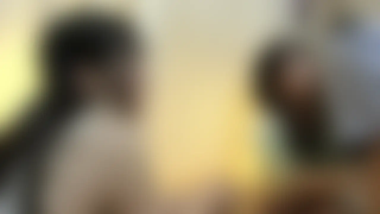 この間、友達と飲んでる時に「エロい動画を撮ってみたくね?」って話になって、Twit●terでモデル募集をしたら意外と簡単に出てくれる子が見つかりました。
後から知ったんですが、そういうバイトしてる素人モデル的な子たちが一定数いるんですよね。
もちろんお金が発生しますが、結構普通にレベルが高かったりして。
それで、その子達にモデルをお願いして、男優は友達にやらせて撮ったのがこの動画です。
他人のセックスって、今まで一度も見たことがなかったので、カメラを回しながらマジで勃起しましたね。
この子たちが撮影慣れしていてエロかったっていうのもあるかも知れません。
頼んでもいないのに女の子同士でキスしたりして、メチャクチャでしたわ。
僕たちの初めての作品としては、なかなかのできばえかと思います。
自分で言うのもなんですがww (2/2)