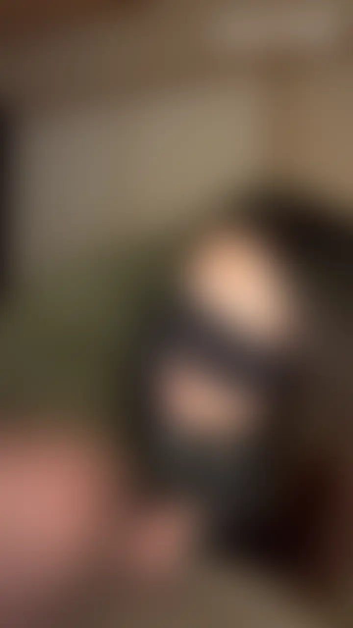 【むち妻の本気えっちシリーズ】

「定点カメラだとえっちに集中できるから、いつもよりイケて楽しい♡」
とむち妻に好評な定点撮影です（笑）

前半はたっぷりフェラしてもらいつつ、
たっぷりクンニと手マンでむち妻の雑魚まんこをトロトロに。
フェラしながらビクビクと体を震わせてイキまくるむち妻。

むち妻は一度イッたら止まらないので、バックでハメるとすぐにイキまくり。
その後もエロエロ騎乗位、よがりまくり正常位でむち妻とのえっちをたっぷり楽しみました。
とにかくイキまくってます。

最後は、ゴムから精子を垂らしてなぜか嬉しそうなむち妻。
自分でたくさん射精してくれるのが嬉しいみたいです。


いいね・ブックマーク・コメントで応援よろしくお願いします！ (2/2)