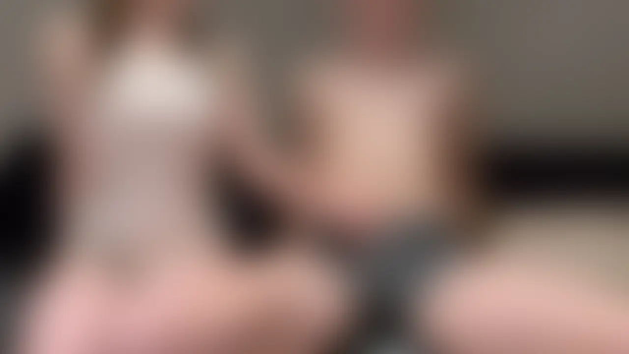 手コキ動画です！パンツの上から亀頭を重点的に擦られてビンビンに、、、射精シーンもあります。 (2/2)