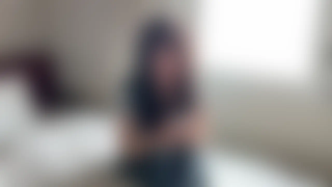 Gカップ裏垢女子が可愛くてスタイル良くてオホ声で鳴いていたのでオナホ扱いして大量に中出ししちゃいました
dmでやり取りして会うことになった裏垢女子。
感度高いから乳首触ってる時点でイキそうになってるのに散々焦らしたら素股で頑張って腰を振って自ら気持ち良くなろうとしてます。
挿れたそうてるのに素股続けていたら勝手にゴムなしで挿入されてしまいました、、、
こんなに可愛いのに出会ったばかりの男に生挿入を許してしまう変態ちゃんです。
バックでずっと突いてたらオホ声で鳴いてるのでオナホのようにずっと使わせてもらいました。
最後は当然のように中出し、、、
2回戦は撮る余裕もないぐらい激しいセックスをして最後だけ撮ったので動画の最後に貼り付けました。 (2/2)