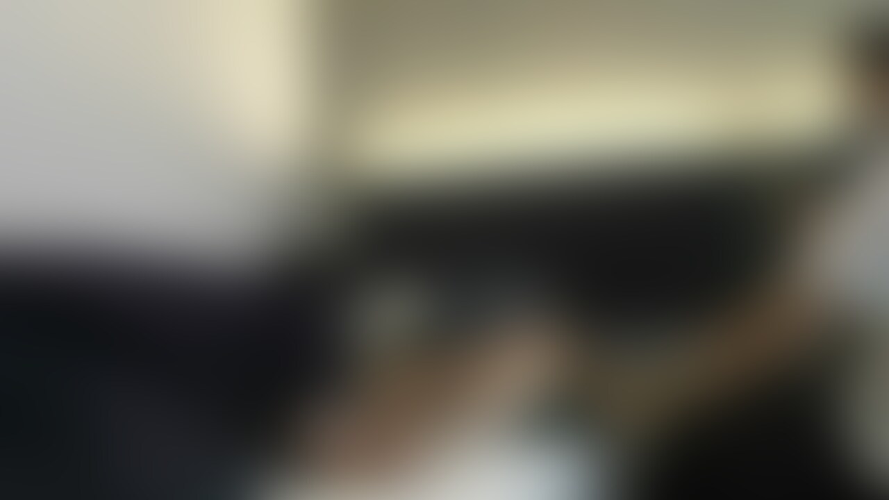 【美人妻、浴衣、外国人他人棒と3拍子揃ったNTR】
7人目の他人棒〜固定カメラ撮影ver後編〜
過去最高にイカされる妻
何度も何度も外国人他人棒で.....嫉妬興奮は限界に
正常位、騎乗位、バックでも......
最後はイキ疲れぐったりする妻
前編の続きです。
クンニでイカされた後は
妻が外国他人棒を咥える番です
まだ生フェラは解禁出来ておらずゴムフェラですがゴムフェラでもめちゃめちゃ気持ちいい顔をしています…
撮影時は俺のも咥えてくれと思いながらフル勃起で撮影をしていす…
フェラ後はついに挿入です
外国他人棒を受け入れるのは人生で初な妻
挿入されると可愛い声で感じ始めます…
奥に挿入され段々と外国他人棒が動き出すと妻の声は一段と大きくなります
騎乗位で恥ずかしがりながら腰を振る妻…
最高に可愛い
すぐにでもプレイに参加したい上書きをしたい嫉妬と興奮はMAXに
最後はバックで大量の精子がゴムの中に…
プレイ後はいつも通り上書きSEX
いつもより激しく妻を抱きました…
SEX中、イカすギリギリの所で次も探していいかと聞き妻はイキながら次もしてもいいと言いながらイキました…
その晩にも妻を抱き寝取られ後はSEXの回数が毎回増えます。。。
これから寝取れを始めたいカップルさん、ご夫婦さん、寝取られは本当におススメします。
夫婦仲は良くなりSEXの回数も増え妻が愛おしくてしょうがなくなりますよ。
色々ご相談にも乗れますので遠慮なしDMを送って頂けたら思います。
固定カメラでの撮影の為
旦那の私がカメラの前でウロウロしてしまっていますが、スマホ妻の表情を撮影するのに必死ですので見にくい部分が有りますがご了承ください。
妻の顔メインで拝見されたい方はスマホ撮影verをお勧め致します。
この作品の完全顔出し前編は⇩
https://myfans.jp/posts/833adcd2-a554-45b6-9bd0-02eb1caa3e1b (2/2)