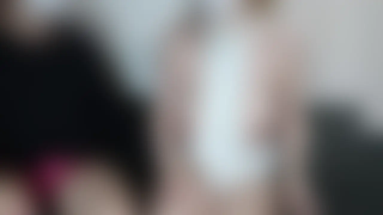 いつもと違うえっちってことで、ソファーで完結するエッチしちゃいました。やはりベット以外の日常的な空間で非日常なことするのはめちゃくちゃ興奮💕💕
いっぱい色んな対位でハメハメしてきました☺️ (2/2)