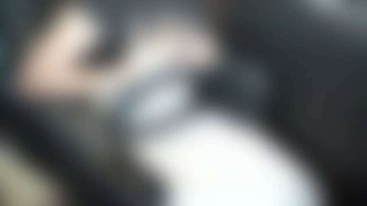 旦那さまといっしょにお休み撮ってドライブデート♫
ムラムラしちゃってホテルいこ…?って誘ったらラブホテルがどこにも無くて遠いところまで移動する間に後部座席でオナニーしちゃった🥰
バスやトラックとか背の高い車に乗ってる人、何人かに見られちゃってすごい顔してた🥺
こういうドキドキする場所でオナニーしちゃう変態でもすき…?
106-1 (2/2)
