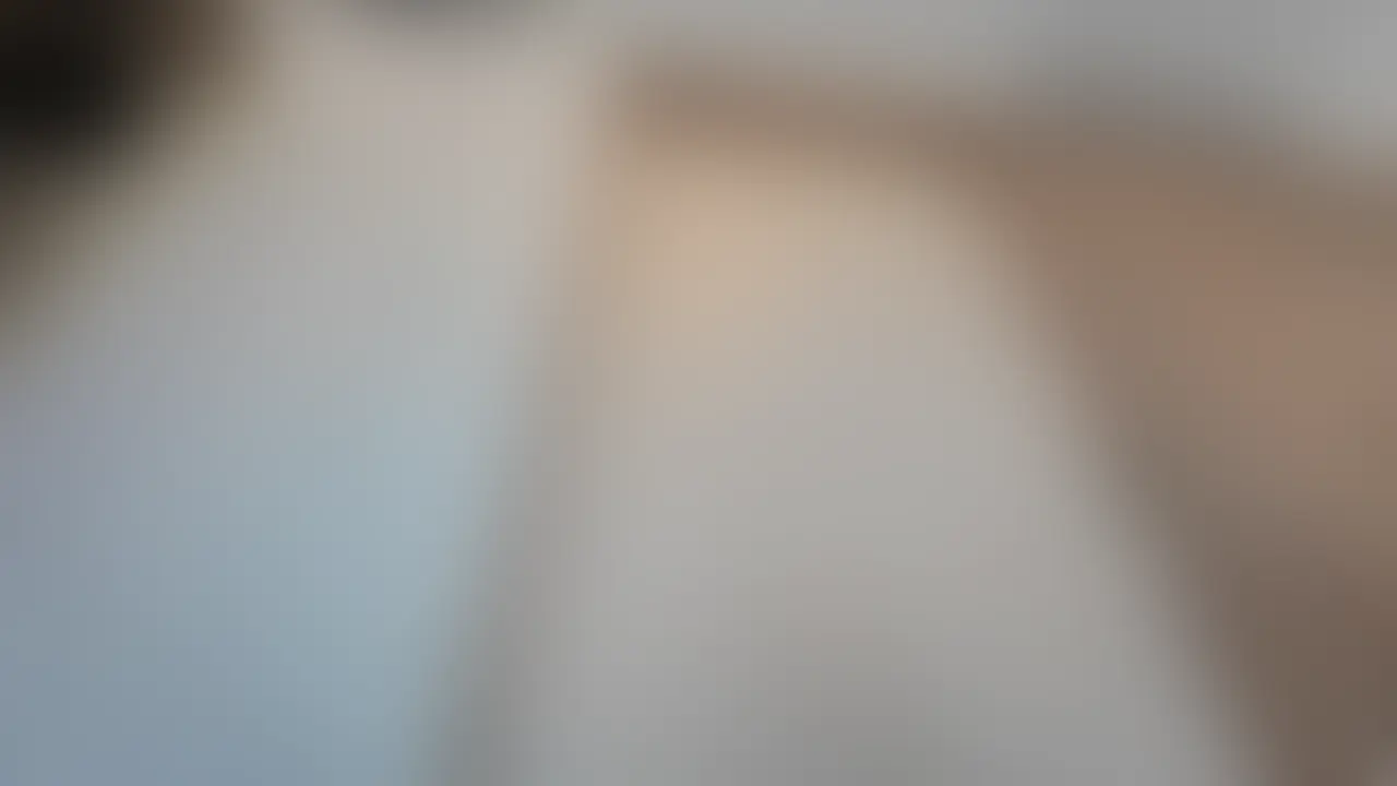 【舐め犬奉仕】アラサー職業不明（S様）にたっぷり使っていただきました


●初連絡のメール（一部抜粋）
>
>ブログと動画を見ました。
20台後半です。職業は特に明かせませんが、毎日を淡々と過ごしています。
>
>性欲は強い方なので、男は基本的に「使うもの」として割り切っています。舐め犬のようなものはただの性処理道具として、感情を込めず淡々と使いたいです。
>iPhoneから送信

メッセージのやり取りさせていただいて、S様はクールで落ち着いたお姉様タイプ。港区周辺に住んでいそうなかなり金持ちのな方なのかなと察しました。職業は明かされませんでしたが、時間にゆとりがあり、物腰は常に冷静。感情をほとんど表に出さず、男を「使うもの」として淡々と扱うのが彼女のスタイルで、性欲はかなり強いようです。

「普通の性癖の人間に長時間のクンニをさせるのは非効率的です。君のようなものはただの道具なので、淡々と使って済ませます。感情は不要。機能してくれればそれで十分です」と静かに言い切られました。僕みたいな存在は「人間ではなく、ただの性処理デバイス」だと位置づけられ、他の男たちより明らかに格下に置かれているのが伝わってきました。
多分かなり裕福で、時間とお金に余裕があるからこそ、こんな風に淡々と「道具」を管理しているのだと感じました。

数日やり取りした後、「今から行きます。部屋の準備をしておいてください」と短い連絡があり、都内のホテルにて合流させていただきました。 (2/2)