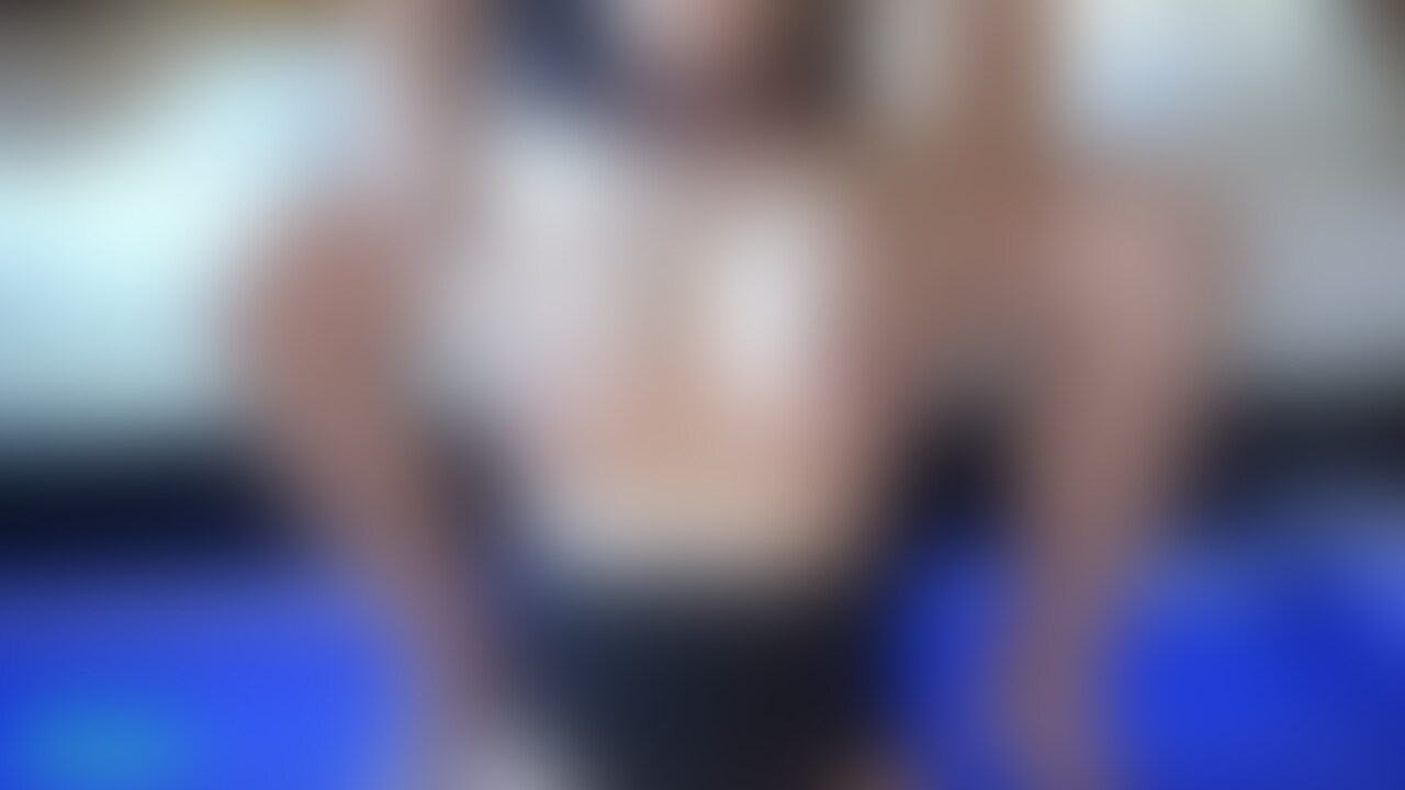 【乳弄り】

露になった
乳房を揉みしだいたり、
喉奥に指突っ込んで
ひたすら弄ぶだけの動画。 (2/2)