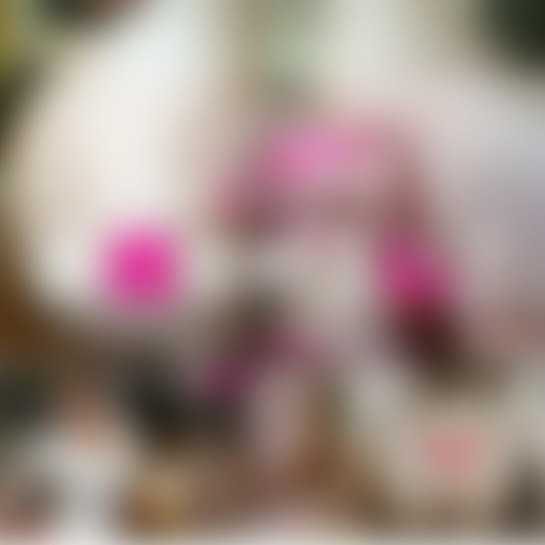 美魔女セラピストかおりさんFカップくびれボインに釘付け❤️新コスチュームの試着セクハラ研修3日目❤️積極的に股間を触りながらGカップを押し付けてくる淫乱セラピスト

https://myfans.jp/posts/ab7ae351-2caa-4afd-9409-ab78c53d58a4/

既にそのくびれボインの虜になっているお客様も多いのでは無いでしょうか？
他店での経験があるのですぐにデビューさせようと思っていたんですが、その圧倒的なBODYをもう少し堪能したかったので、デビューをわざと遅らせてセクハラ研修3日目です。

彼女も薄々と気がついているのか、研修といいつついきなり鼠蹊部をゴリゴリ触ってきます。
マーメイド施術ではそのボインを惜しみなく股間に押し付けてくるおっぱいスタンプ

我慢しきれなくなったのでそのボインを下からチュパチュパおっぱい赤ちゃんプレイをリクエストしてその後はいつもの通り押し倒して攻めに転じます。

その後の流れはサンプル動画でご確認ください。 (2/2)
