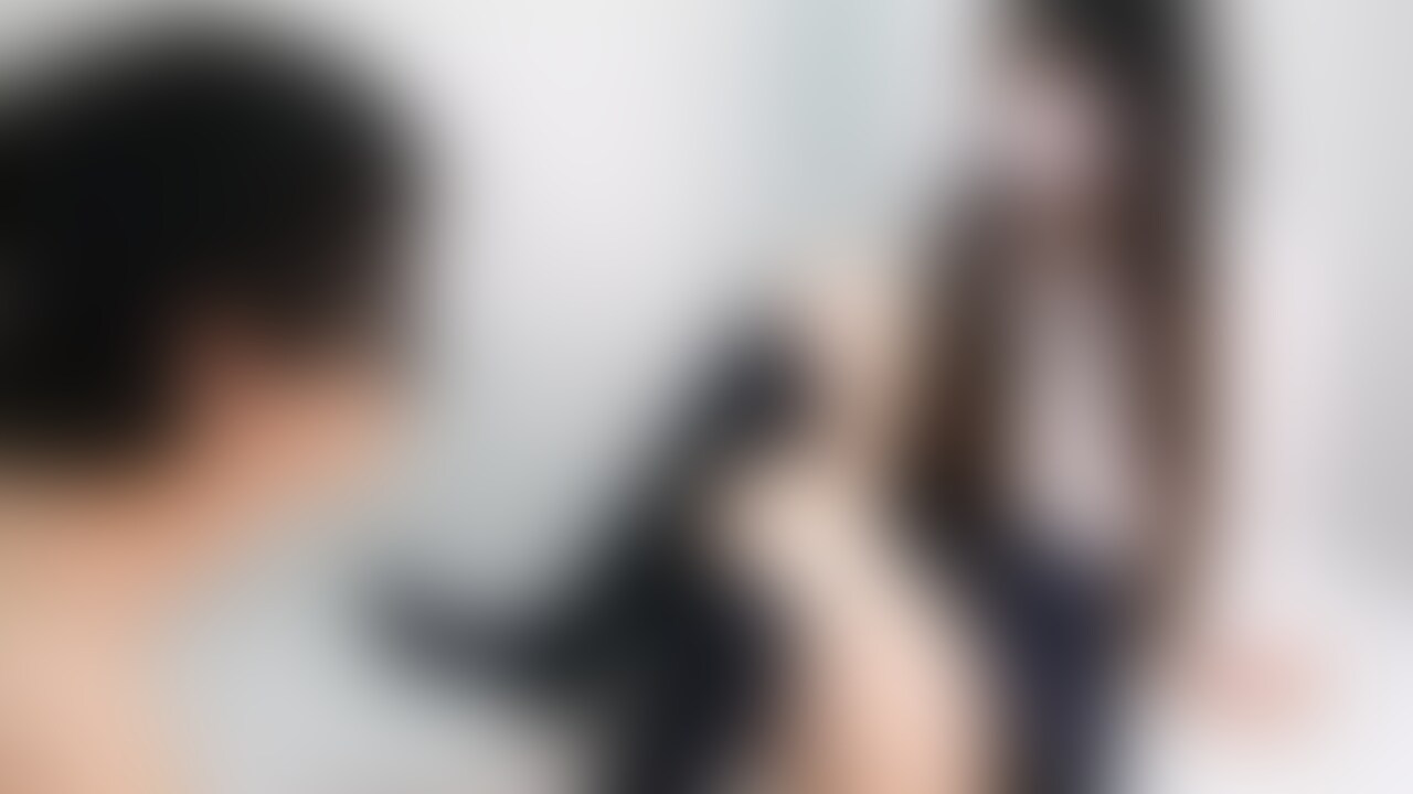紺ソックス動画の前編を投稿しました、素足派の方はごめんなさい😌
高１の時から愛用してるソックス、新品より嬉しいですよね..？笑

そして猫被ってないときの私の口の悪さ...😥


I posted the first part of the navy blue socks video, sorry barefooters 😌
These are the socks I've been wearing since high school, and they make you happier than new, don't they? (2/2)