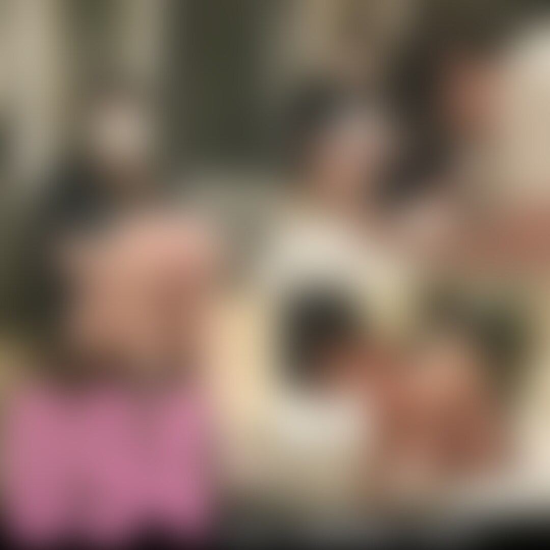 るな/19歳/専門学生/カラオケ店員🎤
足のサイズ:22cm
今回は専門学生でカラオケで
アルバイトをしている
るなちゃん💕
見た目も幼く可愛い
イマドキ地雷系女子🥰
見た目に反してズボラで
2.3日お風呂に入らないのも
ザラにあるそう。
この日も2日お風呂に
入っていない状態での撮影で、
足からは酸味臭と納豆臭が
同時に鼻を刺すような
強烈な匂い🤧
舐めるたびに舌に刺激が
ピりピリ走る感覚が..
久々に激臭足に出会いました!
見た目は可愛いのに
足は激臭のるなちゃんの
足舐めをぜひご堪能ください😊 (2/2)