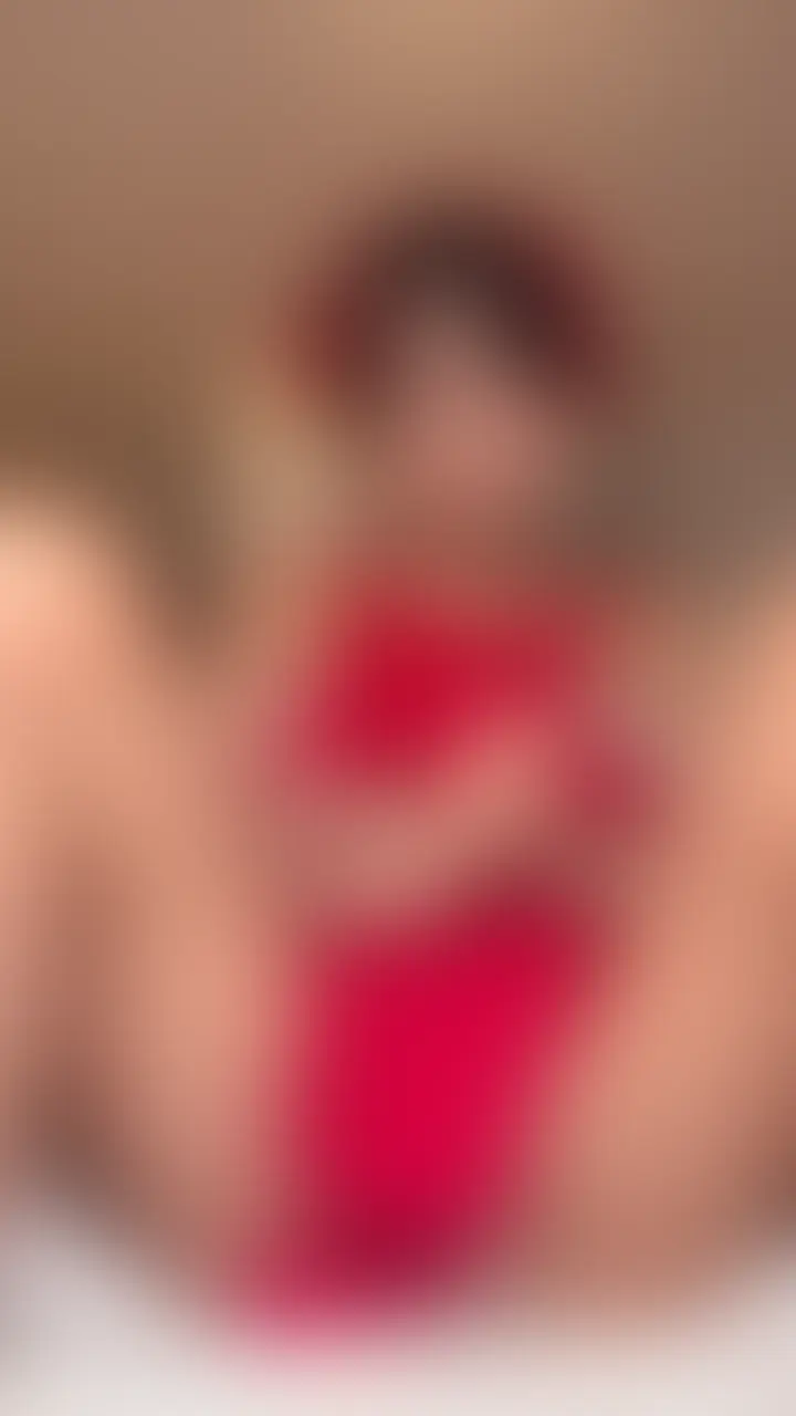 ん……もうくちゅくちゅって音が部屋中に響いて
息が震えて、太ももが勝手に痙攣しちゃって……
あっ 奥がじんじん疼いてくる
もっと、もっと深く……
指の腹でそこをこねくり回すたび
頭が真っ白になっちゃうの
ねぇ 今すぐ私の全部を見て気持ちよくなってくれますか? (2/2)