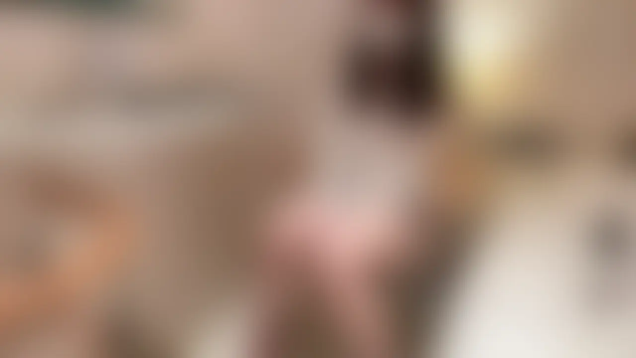 【個撮】19際の敏感美女電マで大量潮吹き 淫語手コキで即発射!ムラついてぐちょぐちょ膣に生で挿入し高速ピストンで背徳中出しフィニッシュ!!
================================
ホテルに着いたらプライベートなことを質問。
そうしたら、なんとまだ19際とのこと。
経験も少ないので、
研修と称して色々やっちゃったときの動画です(笑)
まずは軽く手コキからスタート。
乳首を同時に触らせたり、
言葉責めもさせたりして楽しみます。
中々筋が良かったので、
堪らず一発手の中に発射しちゃいました。
続いてオナニーをさせたところで、
彼女の逸材ぶりが発揮されました!
最初は電マを持つ手もおぼつかなかったのに、
なんと、イク時に潮吹きしちゃったんです。
これはエロすぎるので必見です!!
オナニーでイッてスイッチも入ったところで、
いよいよ本番の指導です。
しれっとゴムも着けずに生挿入していきます。
柔らかく絡みつくヒダを堪能しながら、
ガンガン突きまくると良い声で鳴き出します。
バックが好きなようで、
奥に当たるとめちゃくちゃ喜びます。
上にも跨らせて腰を振らせたら、
結構エロい腰使いしてたので、
本当に働いた方が良いんじゃないかと思いましたね(笑)
このままの勢いで中出しを決めようと思い、
ラストにさらに激しく激ピストンフィニッシュ!!
中出しした後、
まさか中出しされたと思ってない彼女は、
「え?どこに出したの…?」
って不安がってましたが、
上手くごまかしてすぐに帰りました。
#変態
#パイパン
#スレンダー
#着衣
#美乳
#美尻
#お尻
#個人撮影
#素人
#おっぱい
#電マ
#オナニー
#主観
#P活
#かわいい
#可愛い
#美人
#美少女
#高画質
#下着
#オリジナル (2/2)