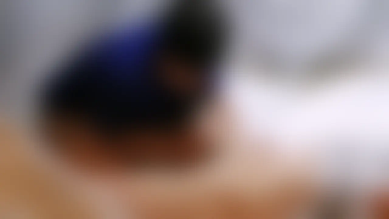 キャンプに来た巨乳人妻がテント中でフェラと騎乗位。エロい穴あきショーツから肉棒を挿入し、突き上げに感じすぎて周りに声が漏れ聞こえちゃう (2/2)
