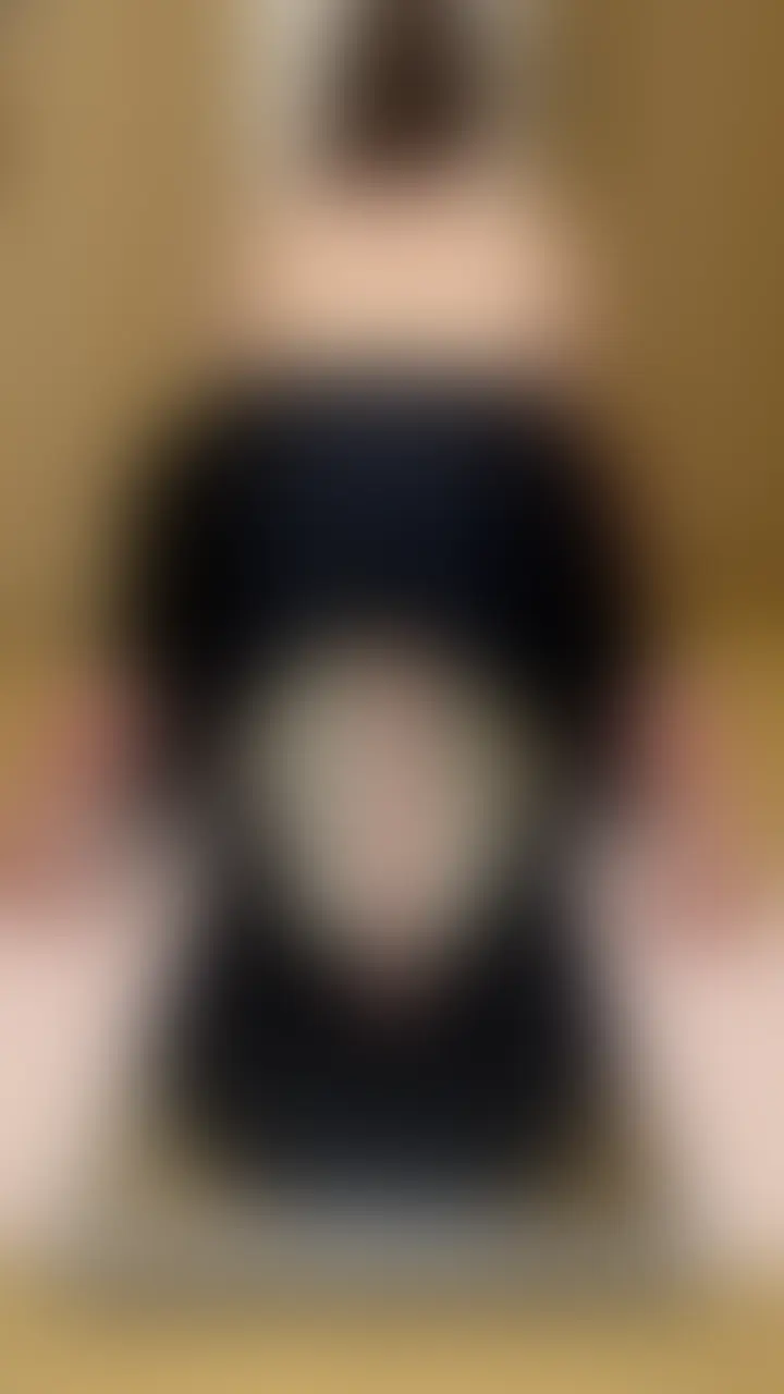 はじめて股の下に鏡置いてディルド入れてオナしてみました。
思ってたより恥ずかしかったけど途中気持ちよくて
暑くなって激しくなっちゃいました…

ちゃんと撮れてるか自分でも分からないけど、
作ってないリアルな空気感が好きな人には
楽しんでもらえると思います。

よかったら最後まで見てください。 (2/2)