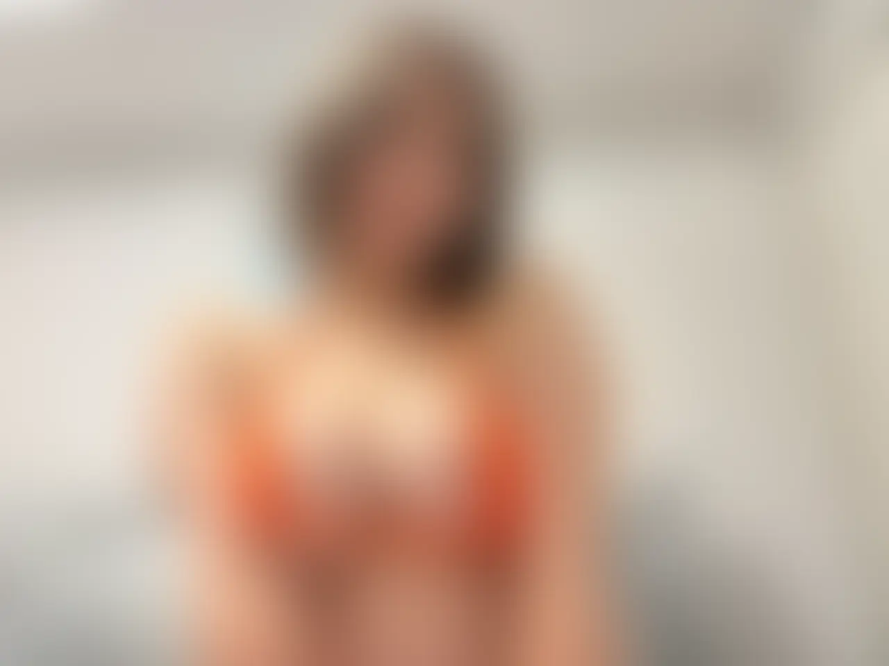 U●er女子あむ🐸「あむの秘蔵えちえち写真集💕 会員の人だけにプレゼントするえちえち写真だよ✨ 7月になったから、オレンジのビキニを着て海気分を味わっちゃった🛟」の投稿サムネイル