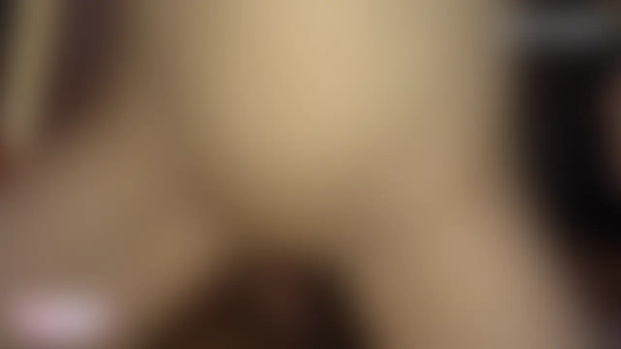 【Gカップ巨乳整体師】
今日のお客様は背中を痛めた男の人。
お話をしながら施術を始める。
背中を指圧して、腰をほぐし、足を揉む。
しかし、仰向けになると徐々にエッチな雰囲気に。
施術着が際どかったのがいけないのは分かっているが困ってしまいます。
あれよあれよと全裸にされて恥ずかしい思いをします。
たっぷり愛撫されてしまって…。
「ゴムを付けるから…」とお願いされてエッチしてしまいました。
騎乗位で挿入して、バックで突かれ、再び騎乗位でたくさん上下運動しました。
またまたバックで突かれたら、寝バックでイカされまくりました。
正常位でも何度もイカされたら、お客様「ゴム外していい?」って言いながら既にゴムを外してしまった。
そのまま「生挿入」されて「中出し」までされてしまった…。
押しに弱い私が悪かったのか…?
出来ちゃったらどうしよう?
Today's customer is a man with a sore back.
I start the treatment while talking to him.
I apply acupressure to his back, loosen up his waist, and massage his legs.
However, once he is lying on his back, the atmosphere gradually becomes erotic.
I know it's wrong to wear a revealing treatment outfit, but it's embarrassing.
Before I know it, I'm completely naked and feel embarrassed.
I'm caressed a lot...
He asks me to put on a condom, so we have sex.
I insert myself in him in the cowgirl position, then he thrusts into me from behind, and then we move up and down a lot in the cowgirl position again.
He thrusts me from behind again, and then he makes me cum over and over again in the prone position.
After he cums several times in the missionary position, the customer asks, "Can I take off the condom?" and has already taken it off.
He then "inserted me raw" and even "cummed inside" me...
Was it my fault for not being able to resist pressure...?
What if I get it?
☆動画時間61:38
※サンプル動画はバレ防止の為、画面が拡大してあります。
Creampie/中出/크림파이/기승위/Beautiful Breasts/美乳/미유/Big Boobs/巨乳/거유/Pale Skin/色白/백색 피 (2/2)