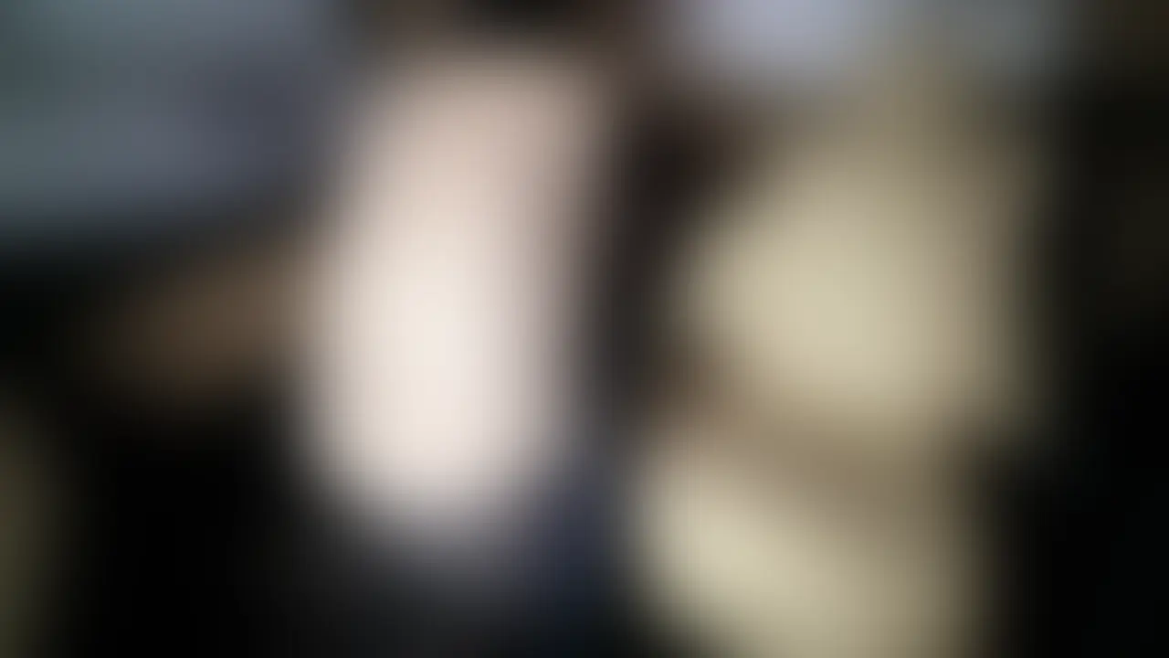旦那が迎えに来るまでの、ほんの少しの時間…。
優しい旦那には「もうすぐ終わるよ」と連絡。
でも本当はまだ帰れないの。

さっきホテルでしたことの余韻が残ってて
体はまだ火照ったまま❤️
車の中でまた中出しされちゃった🥹💕 (2/2)