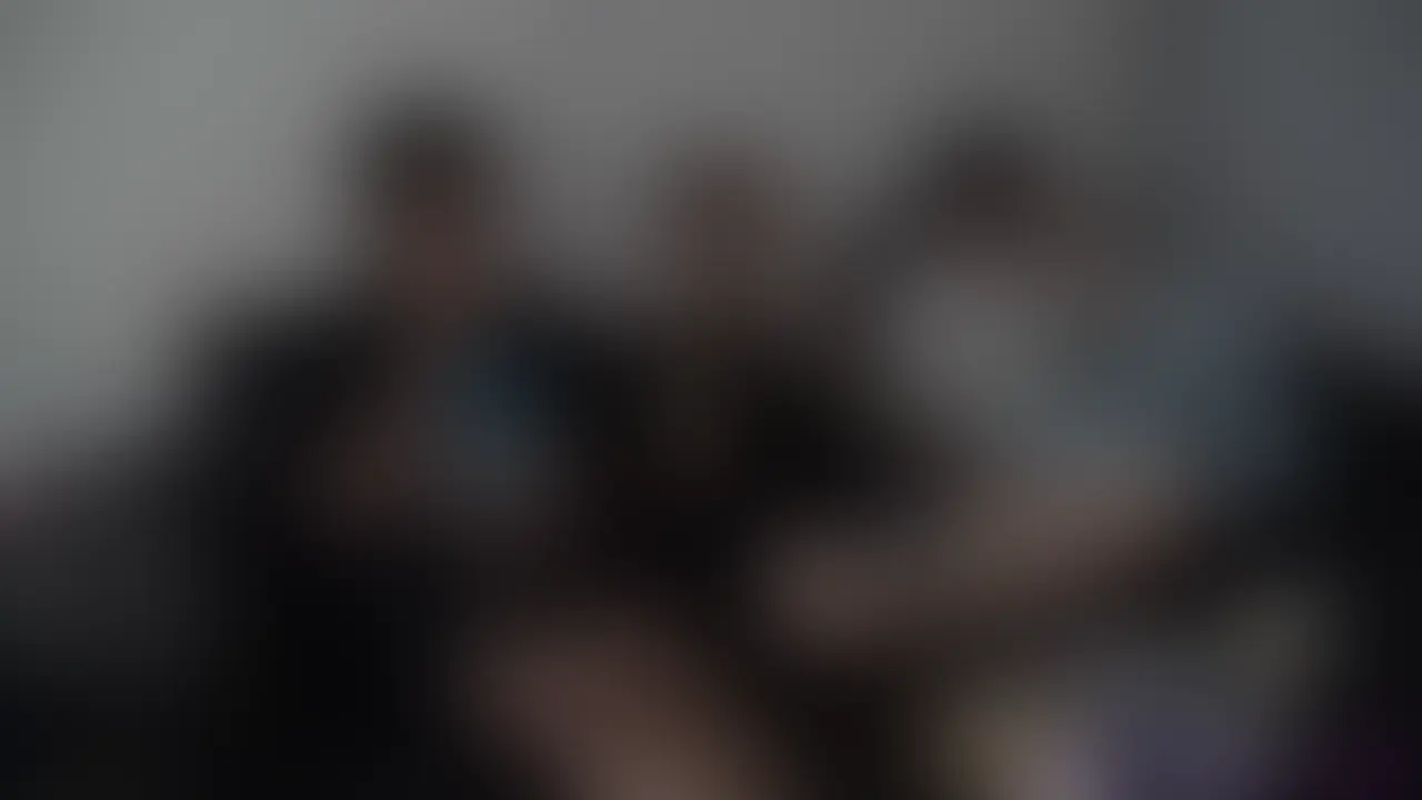 友達2人と映画見てたらハメられちゃった💜
映画もおもしろすぎたんだけど🥺 (2/2)