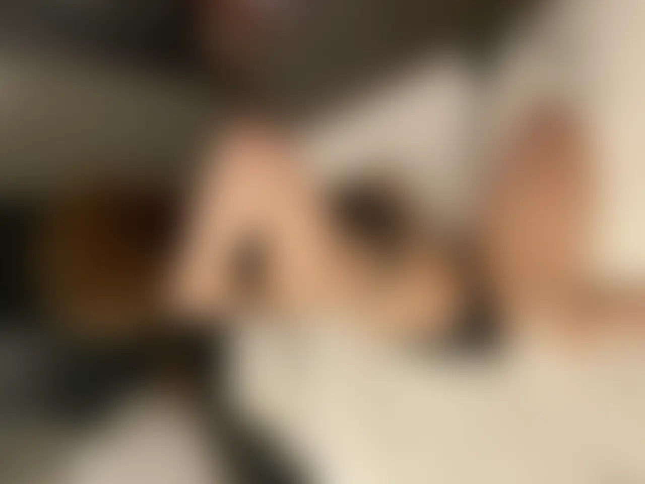 ありさ「くびれいい感じに撮ってもろたw 顔踏まれたい人？？ 顔踏まれたい人？？」の投稿サムネイル